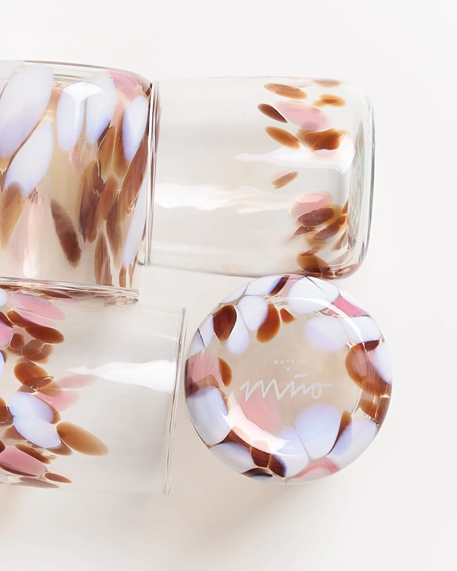 alegria_set_of__glasses_small_big_drops_amber_pink_3.webp Motel a Miio Kleine Gläser | Gläser Sets %^Alegria Set Of 4 Glasses Small big drops amber pink