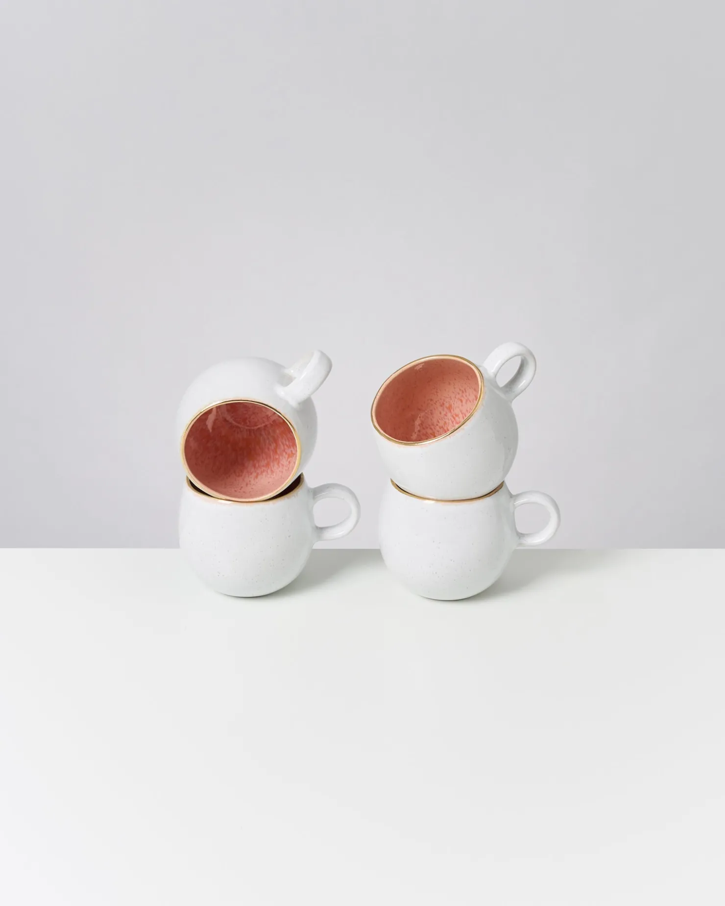 areia__mug_big_pink_with_gold_rim_3.webp Motel a Miio Große Tassen^Areia - Mug Big With Gold Rim pink