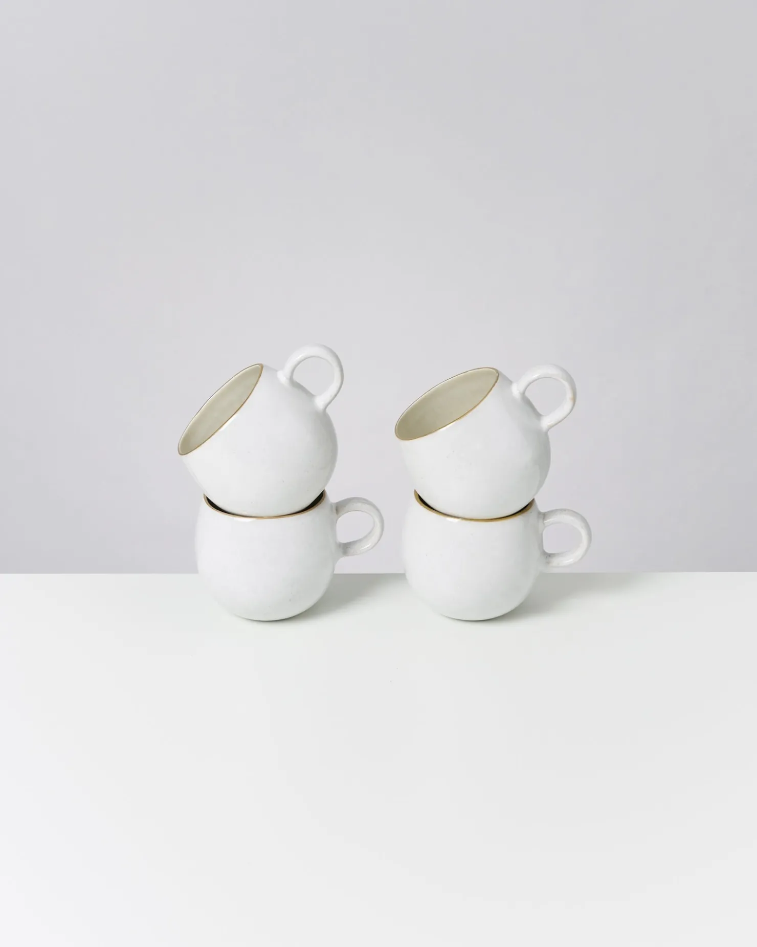 areia__mug_big_sand_with_gold_rim_3.webp Motel a Miio Große Tassen^Areia - Mug Big With Gold Rim sand