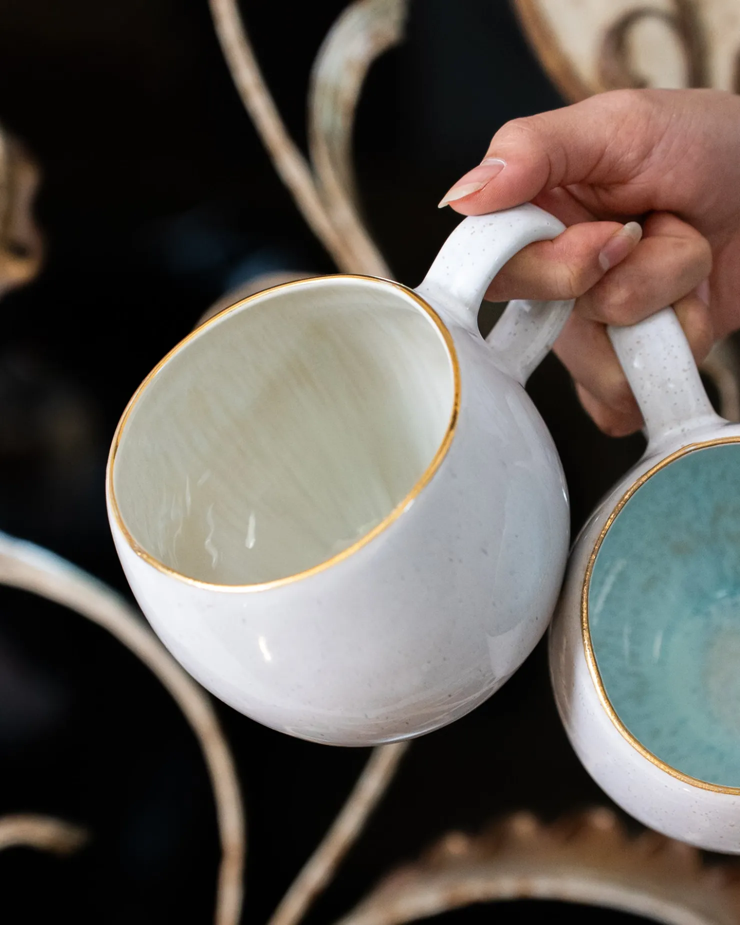 areia__mug_big_sand_with_gold_rim_8.webp Motel a Miio Große Tassen^Areia - Mug Big With Gold Rim sand