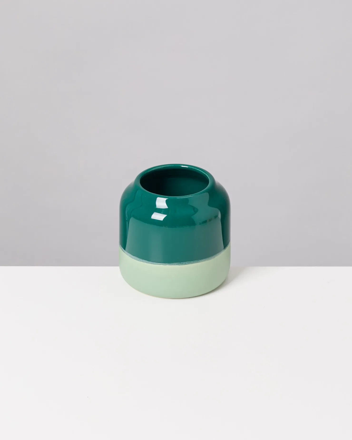 beb_vase__darkgreen_sage_4.webp Motel a Miio Kleine Vasen^Bebé Vase - Darkgreen Sage dark green sage