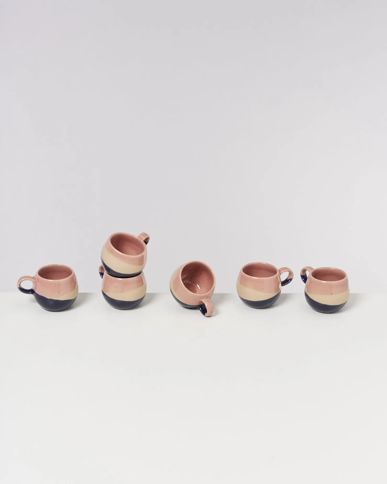 bica__espressomug_pink_navy_cream_2.webp Motel a Miio Espressotassen^Bica - Espressomug pink navy cream
