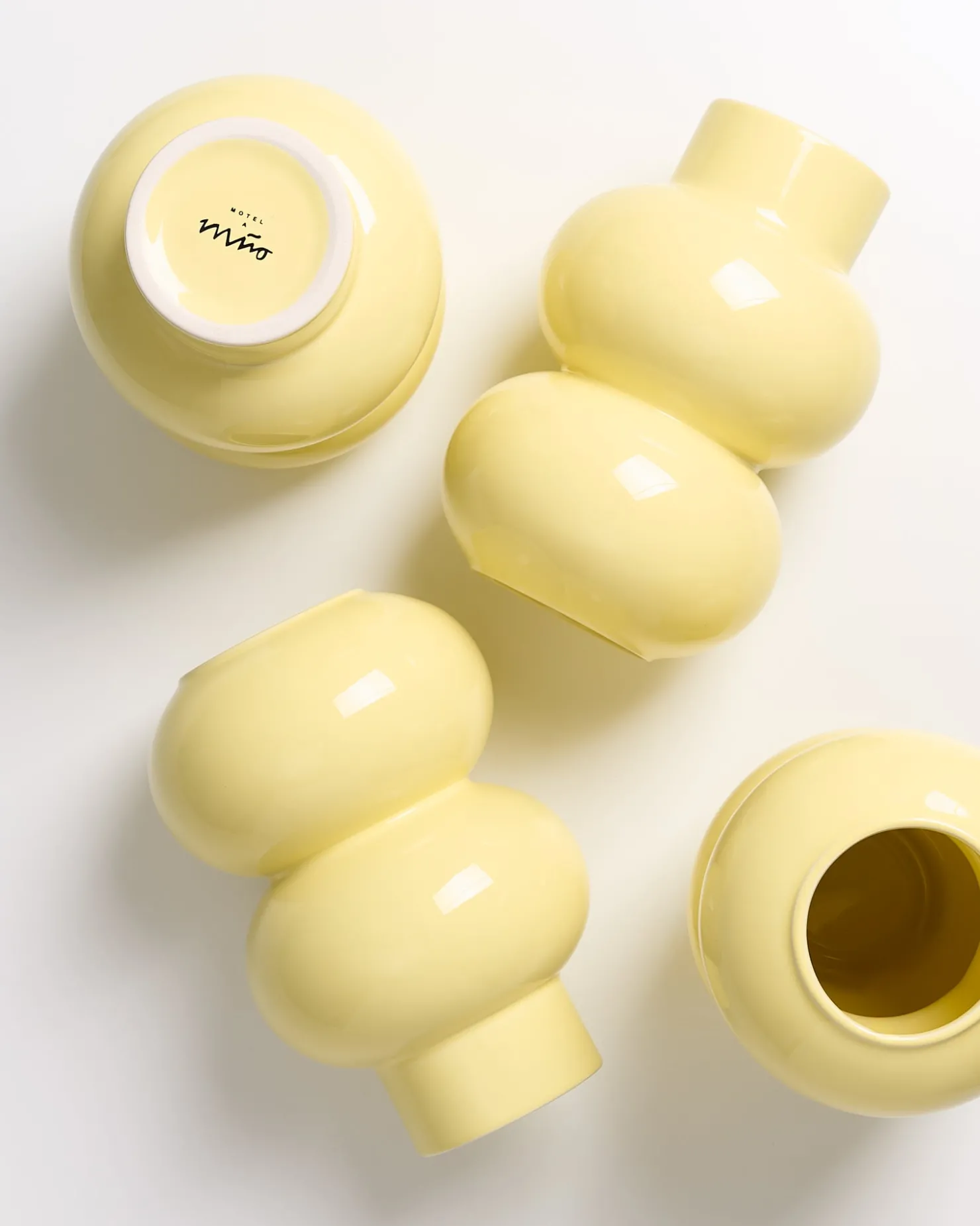 bispo_vase_gelb_5.webp Motel a Miio Mittlere Vasen^Bispo Vase gelb