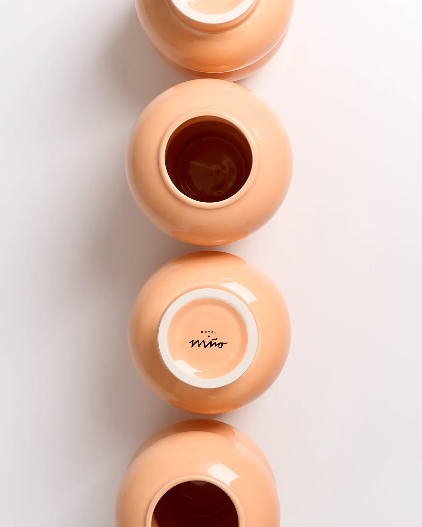 bispo_vase_peach_5.webp Motel a Miio Mittlere Vasen^Bispo Vase peach