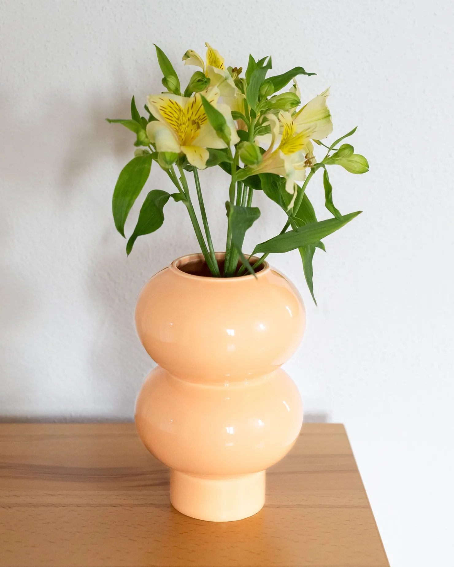 bispo_vase_peach_7.webp Motel a Miio Mittlere Vasen^Bispo Vase peach