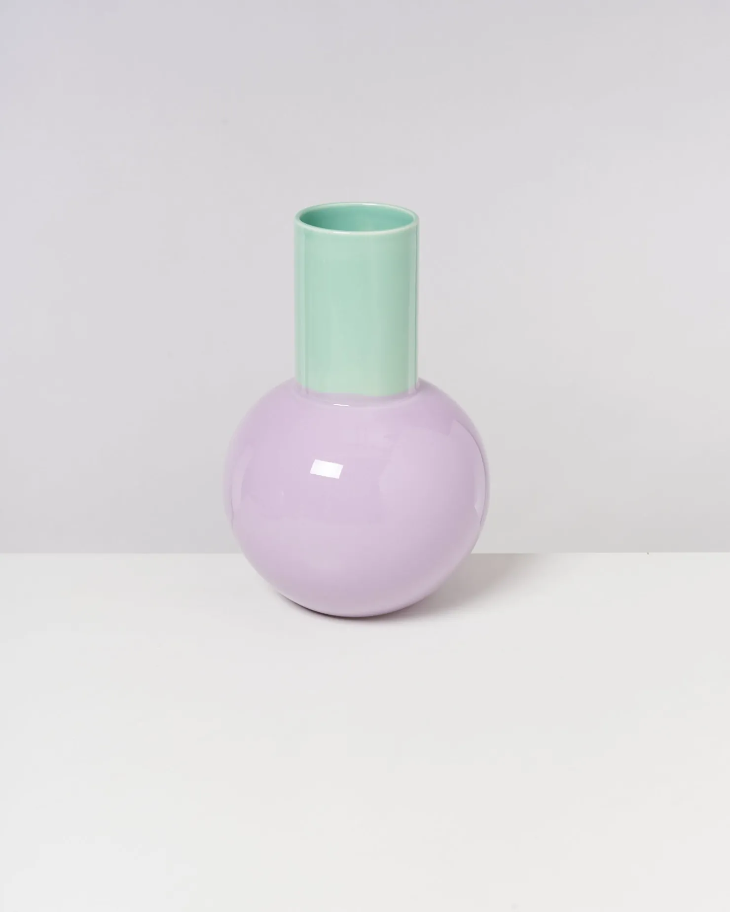 bola_vase_l__lilac_green_3.webp Motel a Miio Große Vasen^Bola Vase L - Lilac Green pastel mint purple