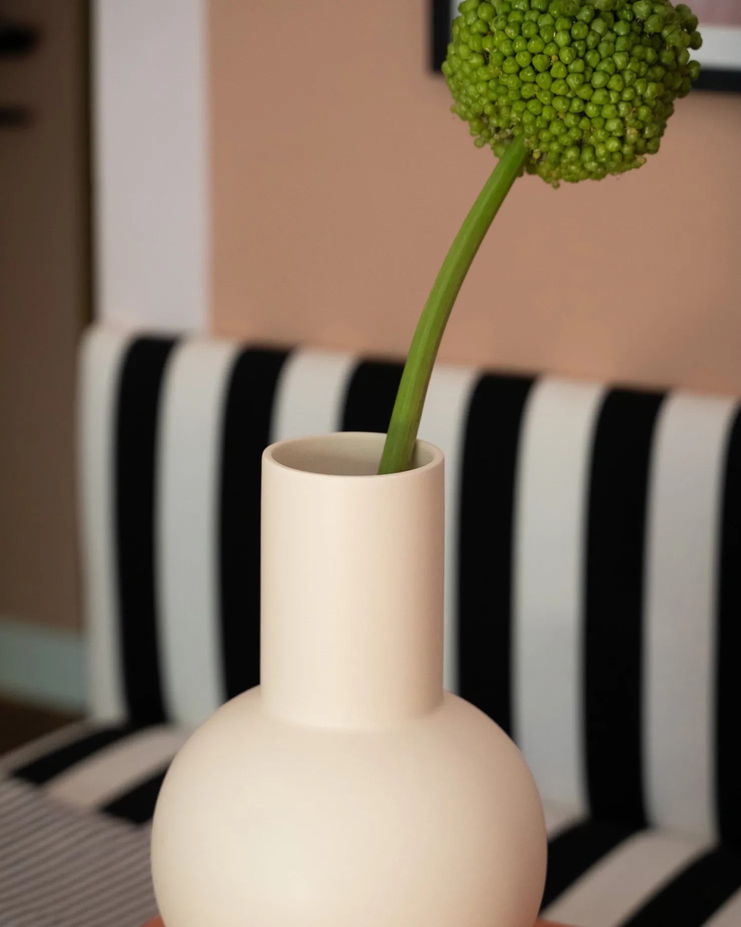 bola_vase_l__sand_3.webp Motel a Miio Große Vasen^Bola Vase L - sand