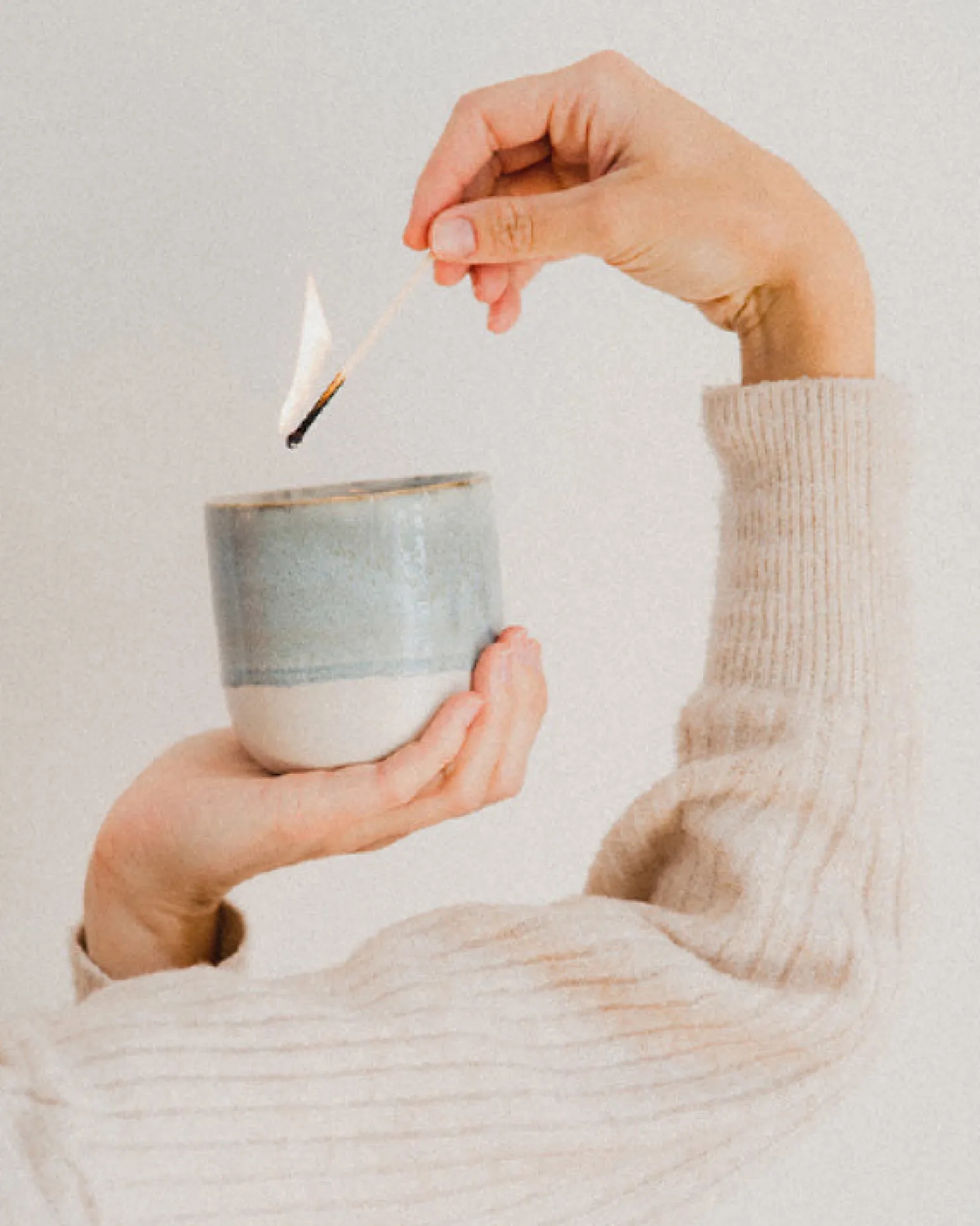 coimbra__scented_candle_dia_no_mar_greyblue_2.webp Motel a Miio Duftkerzen^Coimbra - Scented Candle "Dia No Mar" Greyblue graublau