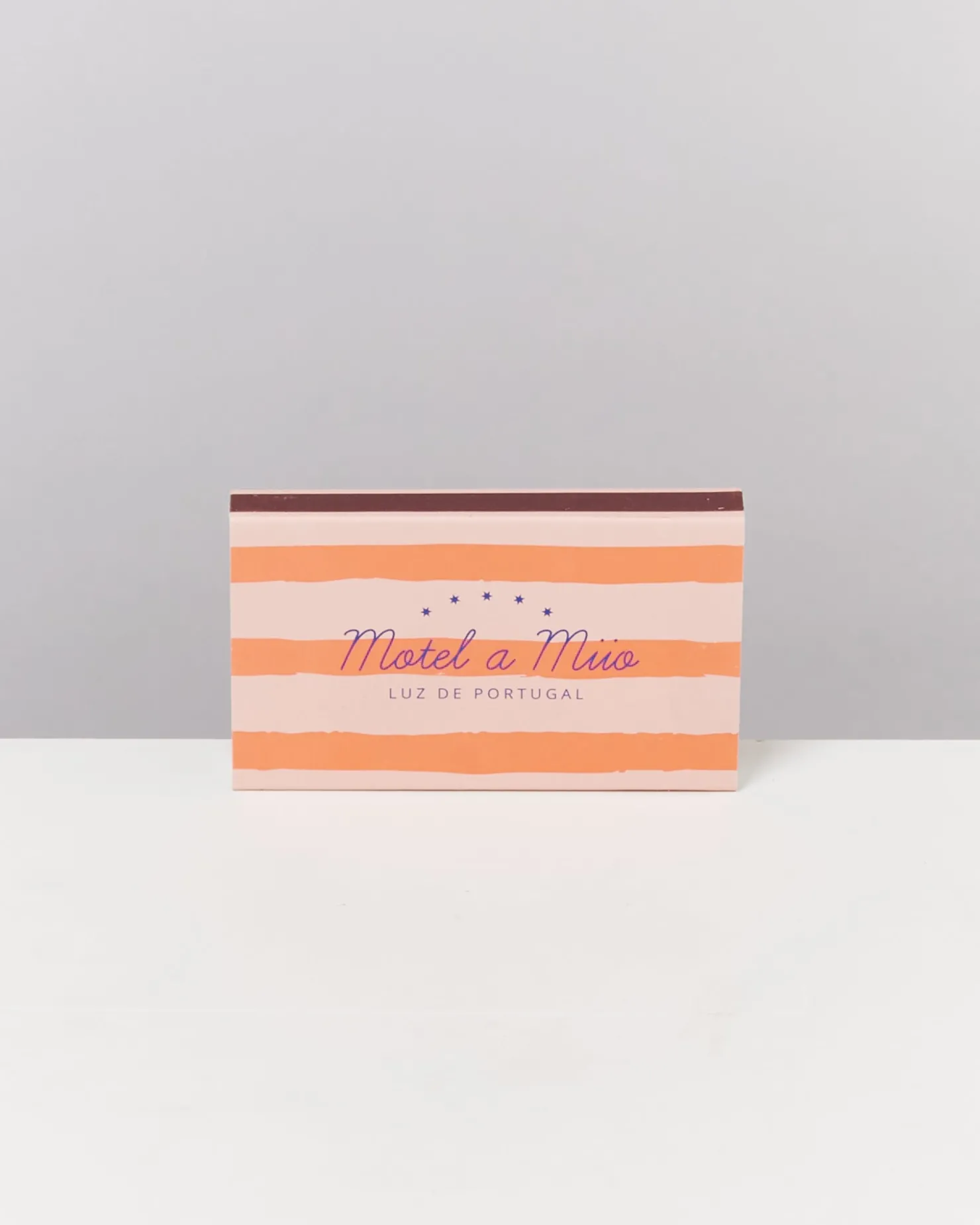 coimbra__scented_candle_dia_no_mar_lilac_pink_5.webp Motel a Miio Duftkerzen^Coimbra - Scented Candle "Dia No Mar" Lilac Pink lila rosa