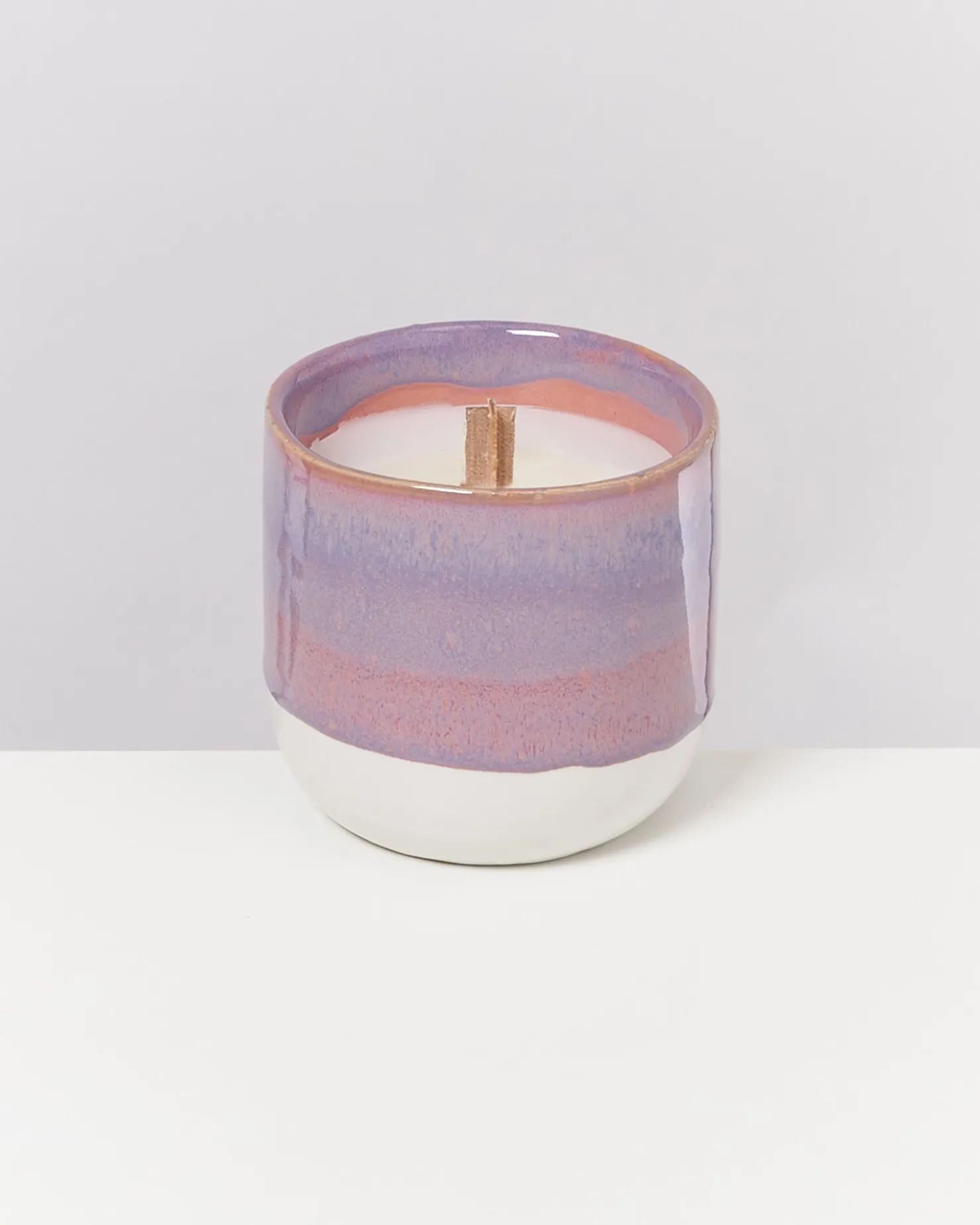 coimbra__scented_candle_dia_no_mar_lilac_pink_9.webp Motel a Miio Duftkerzen^Coimbra - Scented Candle "Dia No Mar" Lilac Pink lila rosa
