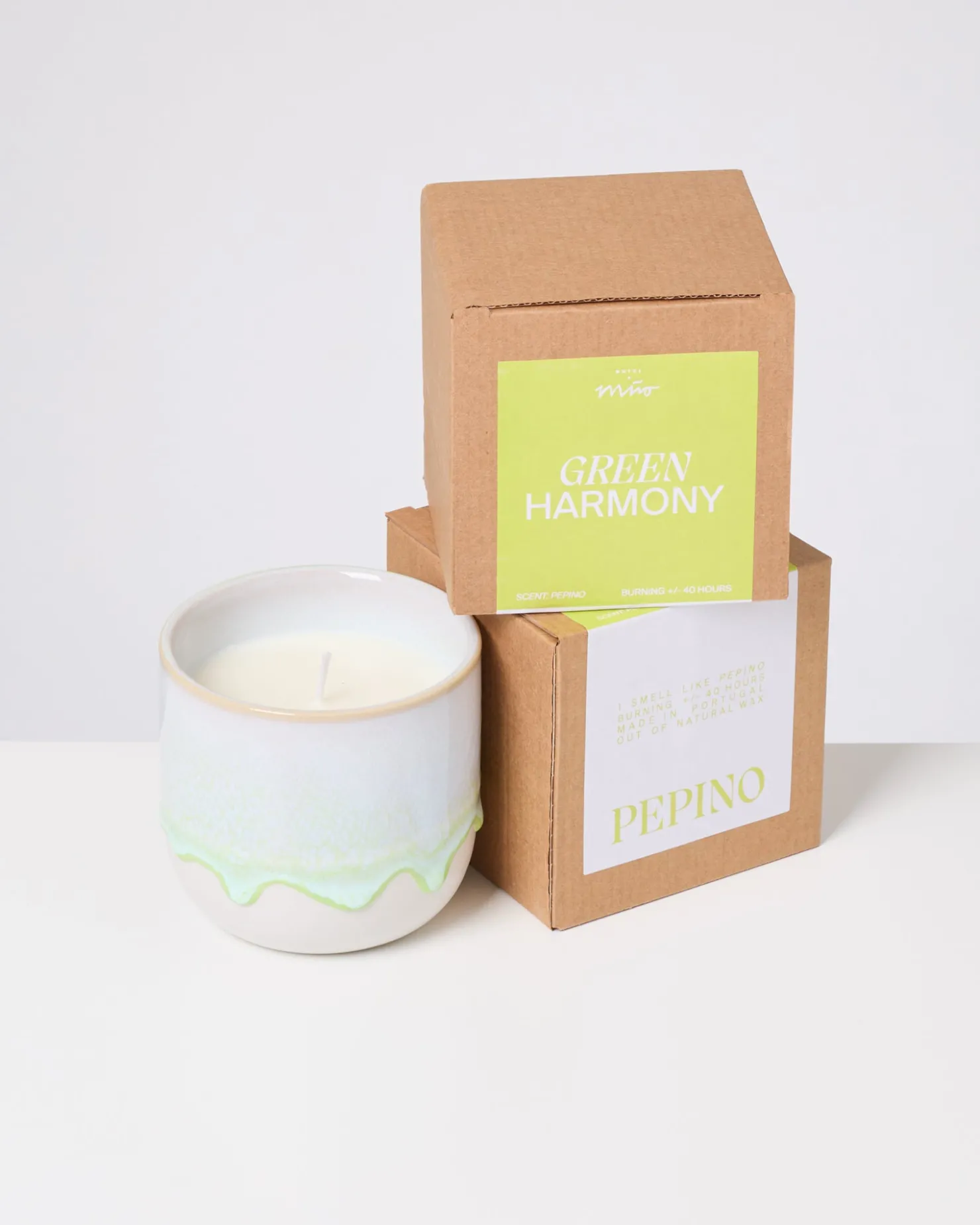 coimbra__scented_candle_green_harmony_pastel_green_2.webp Motel a Miio Duftkerzen^Coimbra - Scented Candle “Green Harmony” pastel green