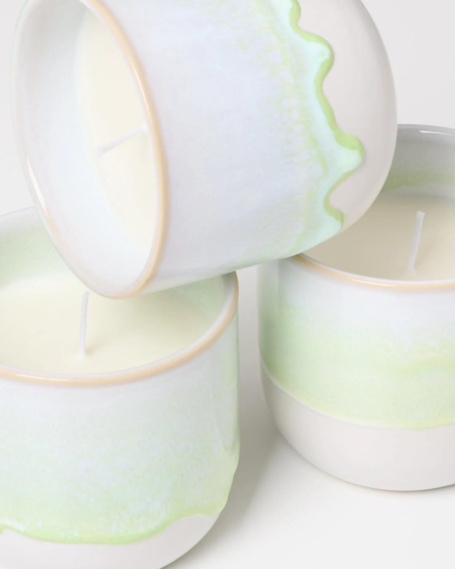 coimbra__scented_candle_green_harmony_pastel_green_3.webp Motel a Miio Duftkerzen^Coimbra - Scented Candle “Green Harmony” pastel green