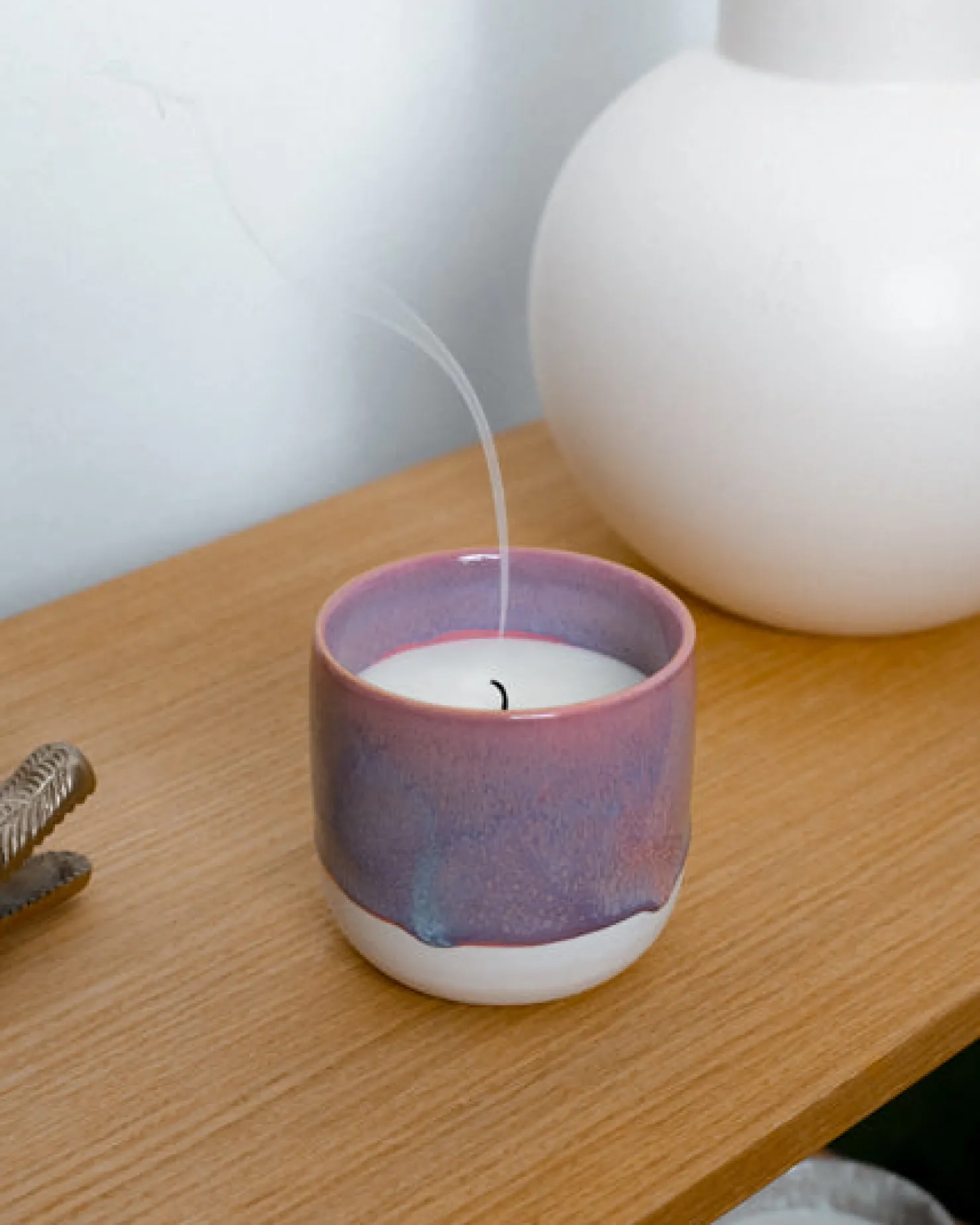 coimbra__scented_candle_ocean_breeze_lilac_pink_7.webp Motel a Miio Duftkerzen^Coimbra - Scented Candle “Ocean Breeze” lilac pink