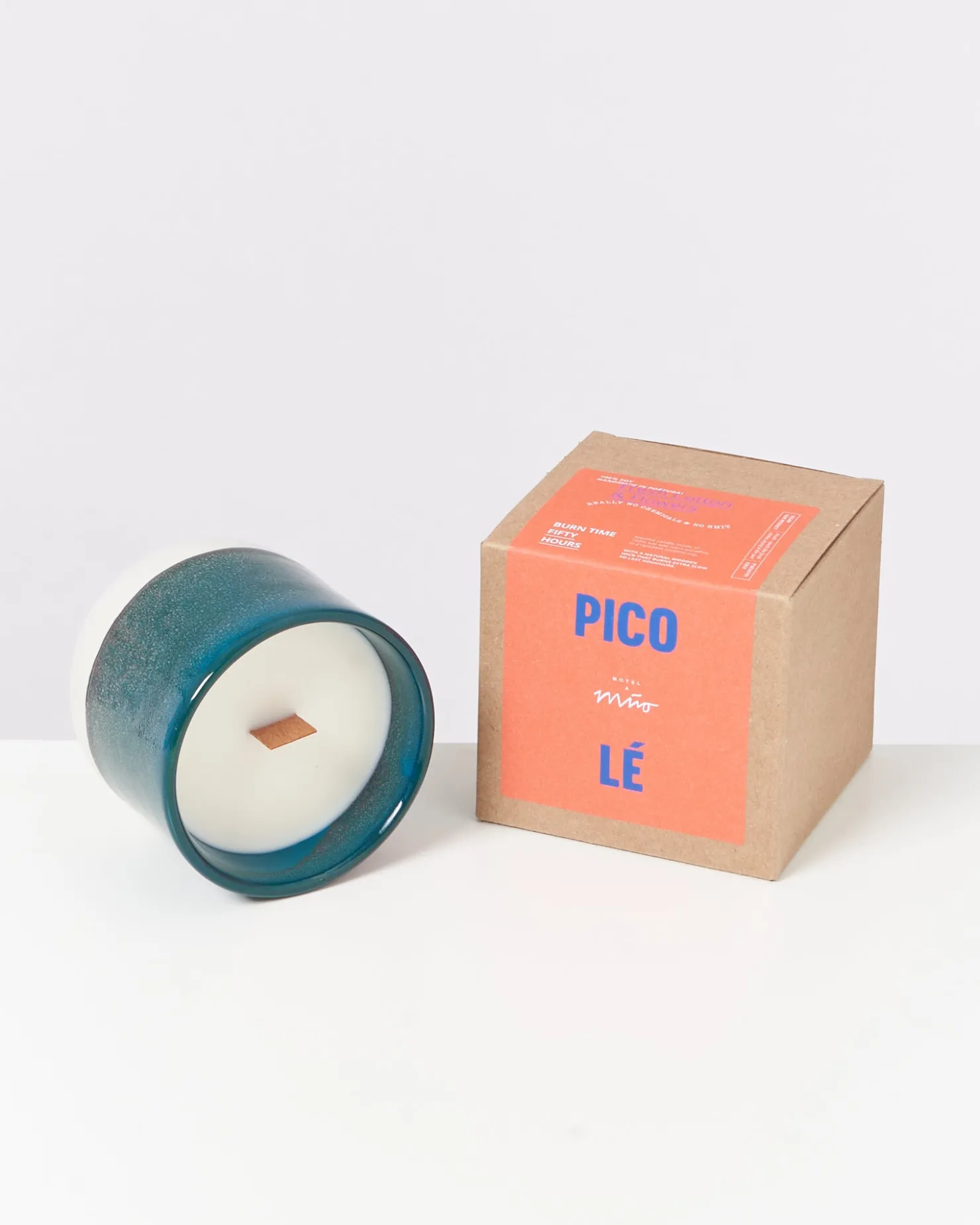 coimbra__scented_candle_picol_petrol_2.webp Motel a Miio Duftkerzen^Coimbra - Scented Candle "Picolé" petrol