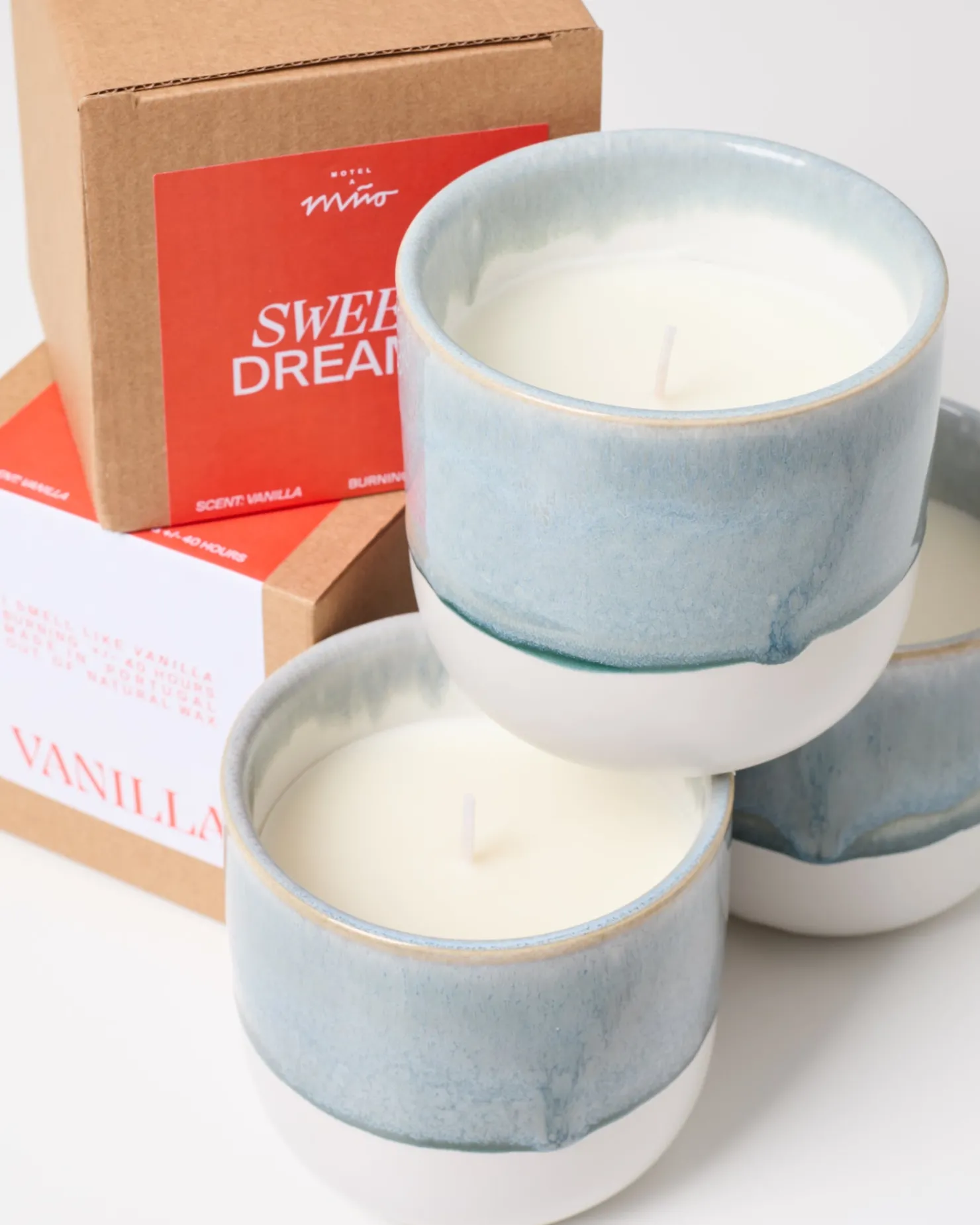 coimbra__scented_candle_sweet_dreams_grayblue_6.webp Motel a Miio Duftkerzen^Coimbra - Scented Candle “Sweet Dreams” gray-blue