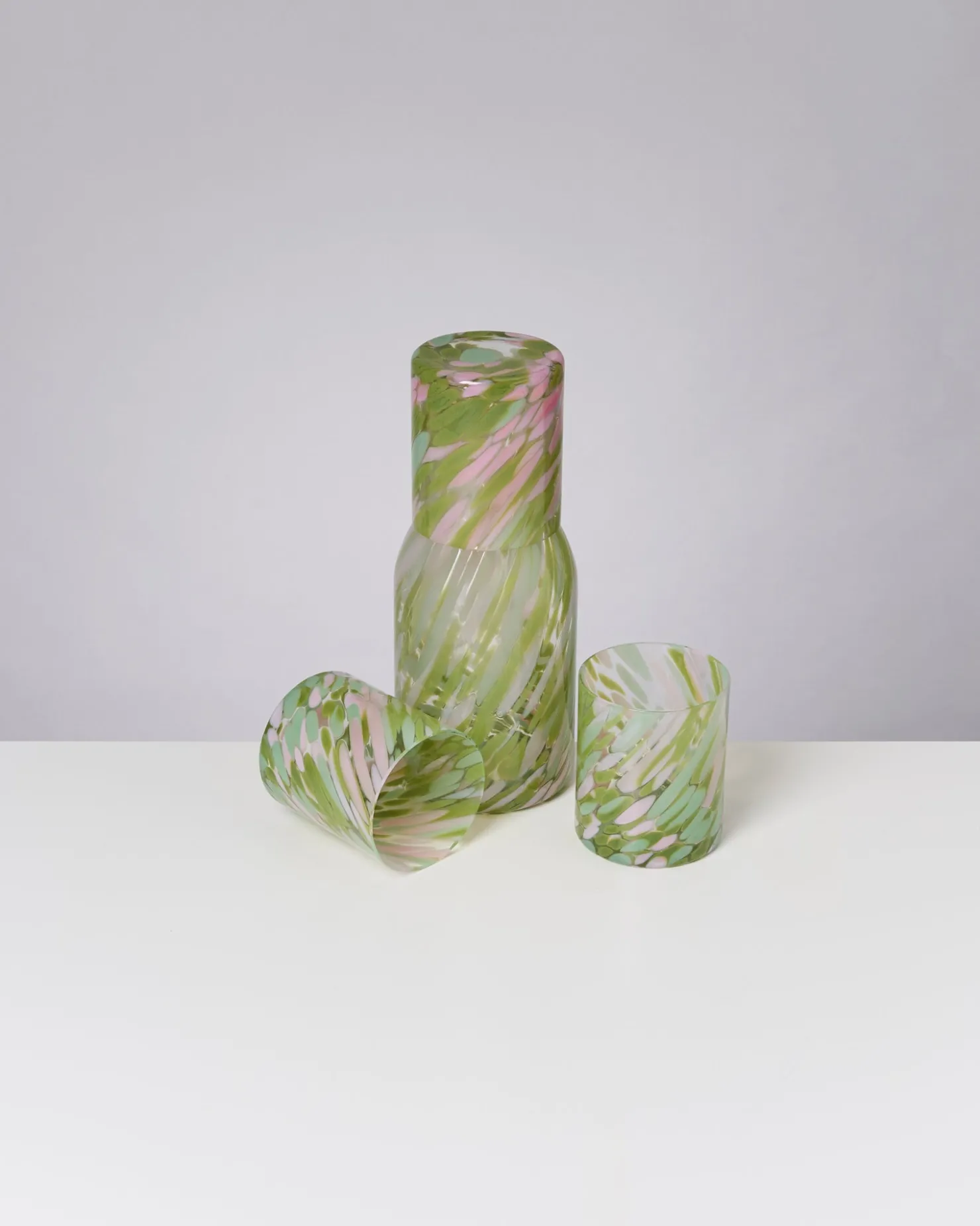 joia__decanter_drops_green_pink_6.webp Motel a Miio Glaskaraffen^Joia - Decanter Drops Green Pink grün rosa