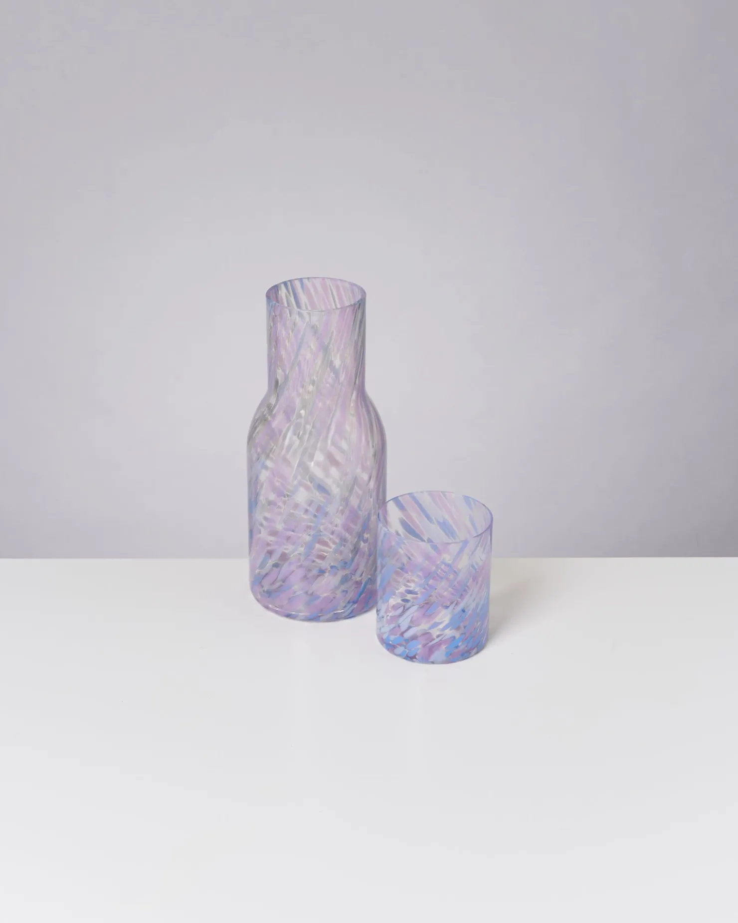 joia__glass_large_drops_blue_lilac_3.webp Motel a Miio Große Gläser^Joia - Glass Large Drops blue lilac