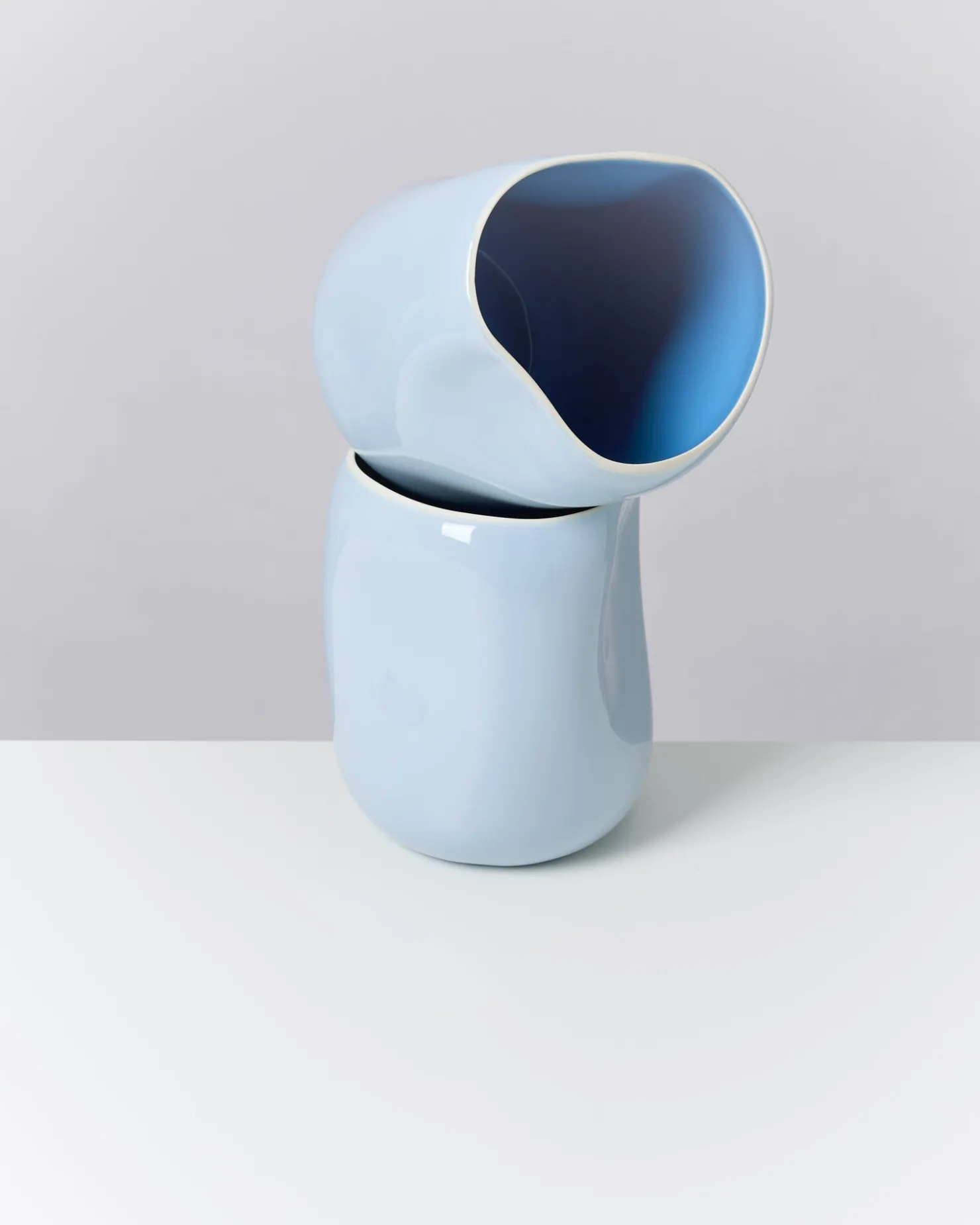 joo_vase_l_hellblau_blau_2.webp Motel a Miio Große Vasen^João Vase L hellblau blau