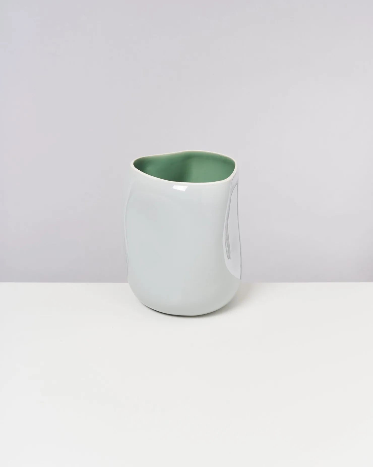 joo_vase_l_lightblue_sage_2.webp Motel a Miio Große Vasen^João Vase L Lightblue Sage hellblau salbei