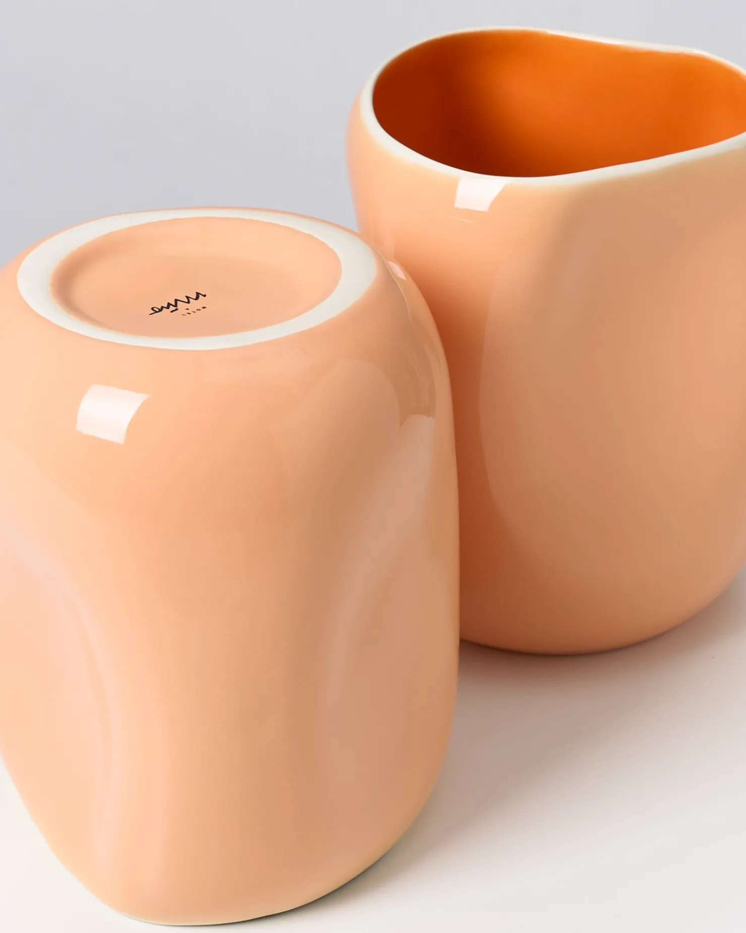 joo_vase_l_peach_orange_2.webp Motel a Miio Große Vasen^João Vase L peach orange