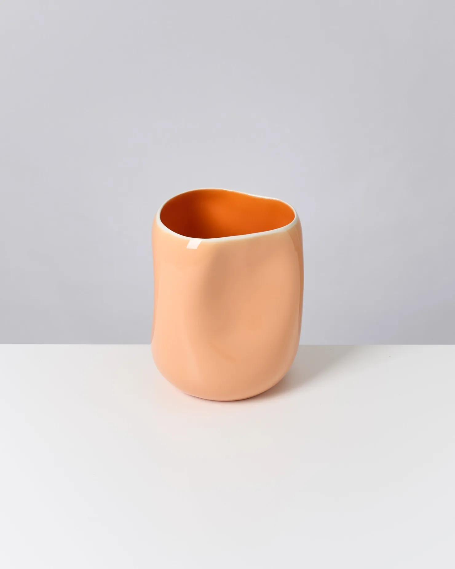 joo_vase_l_peach_orange_6.webp Motel a Miio Große Vasen^João Vase L peach orange