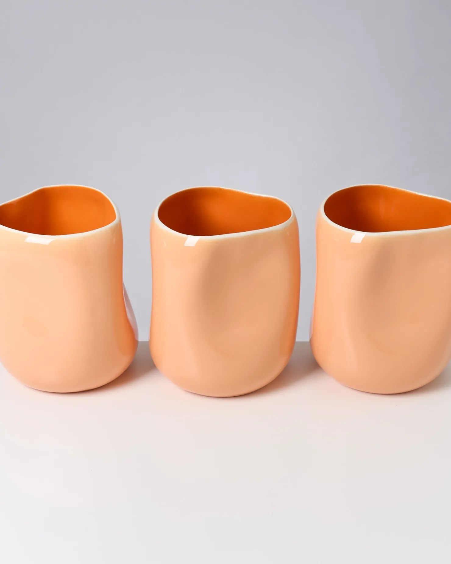 joo_vase_l_peach_orange_7.webp Motel a Miio Große Vasen^João Vase L peach orange