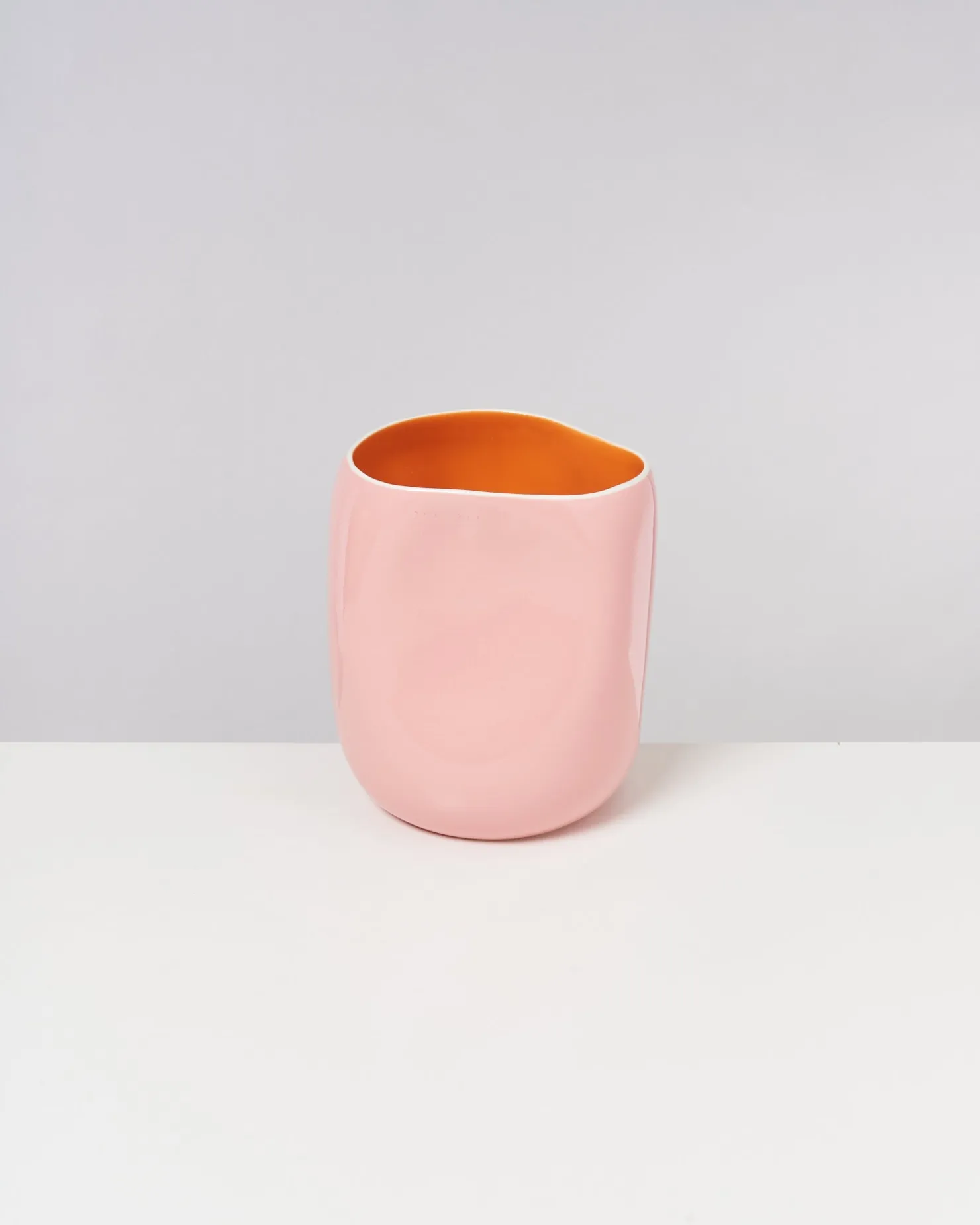 joo_vase_l_rose_orange_4.webp Motel a Miio Große Vasen^João Vase L Rose Orange rosa orange