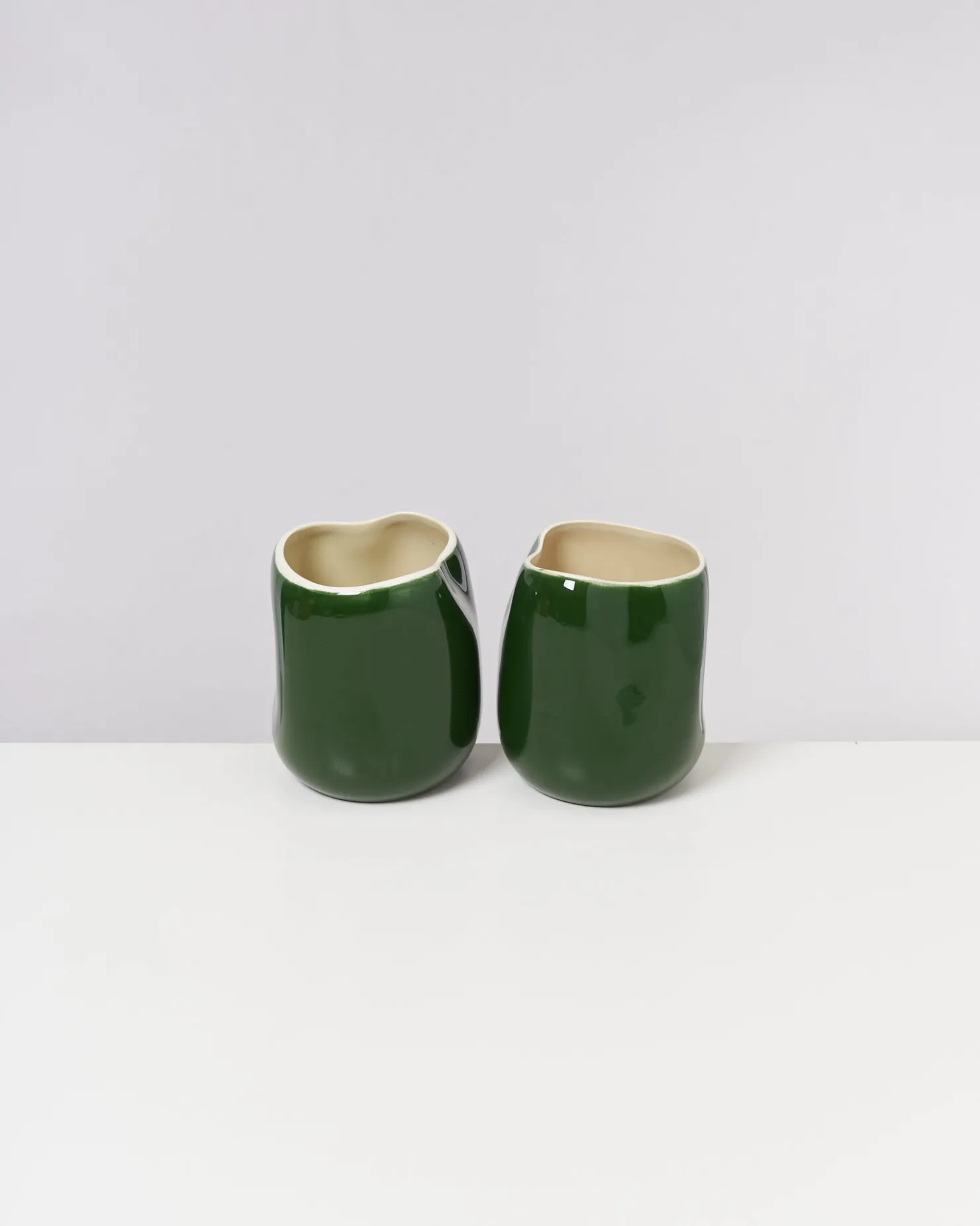 joo_vase_m_green_vanilla_3.webp Motel a Miio Mittlere Vasen^João Vase M Green Vanilla grün vanille