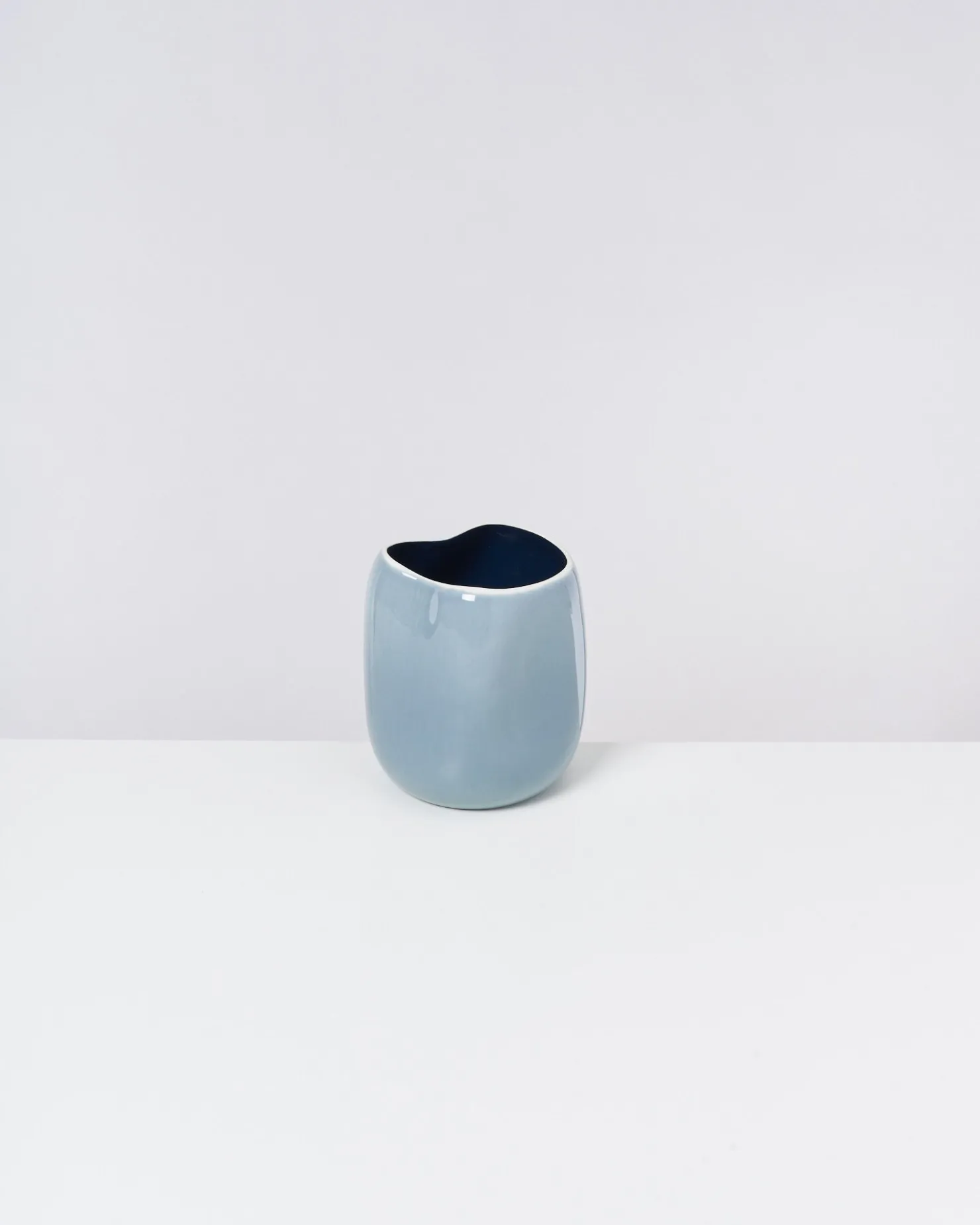 joo_vase_m_greyblue_2.webp Motel a Miio Mittlere Vasen^João Vase M Greyblue graublau