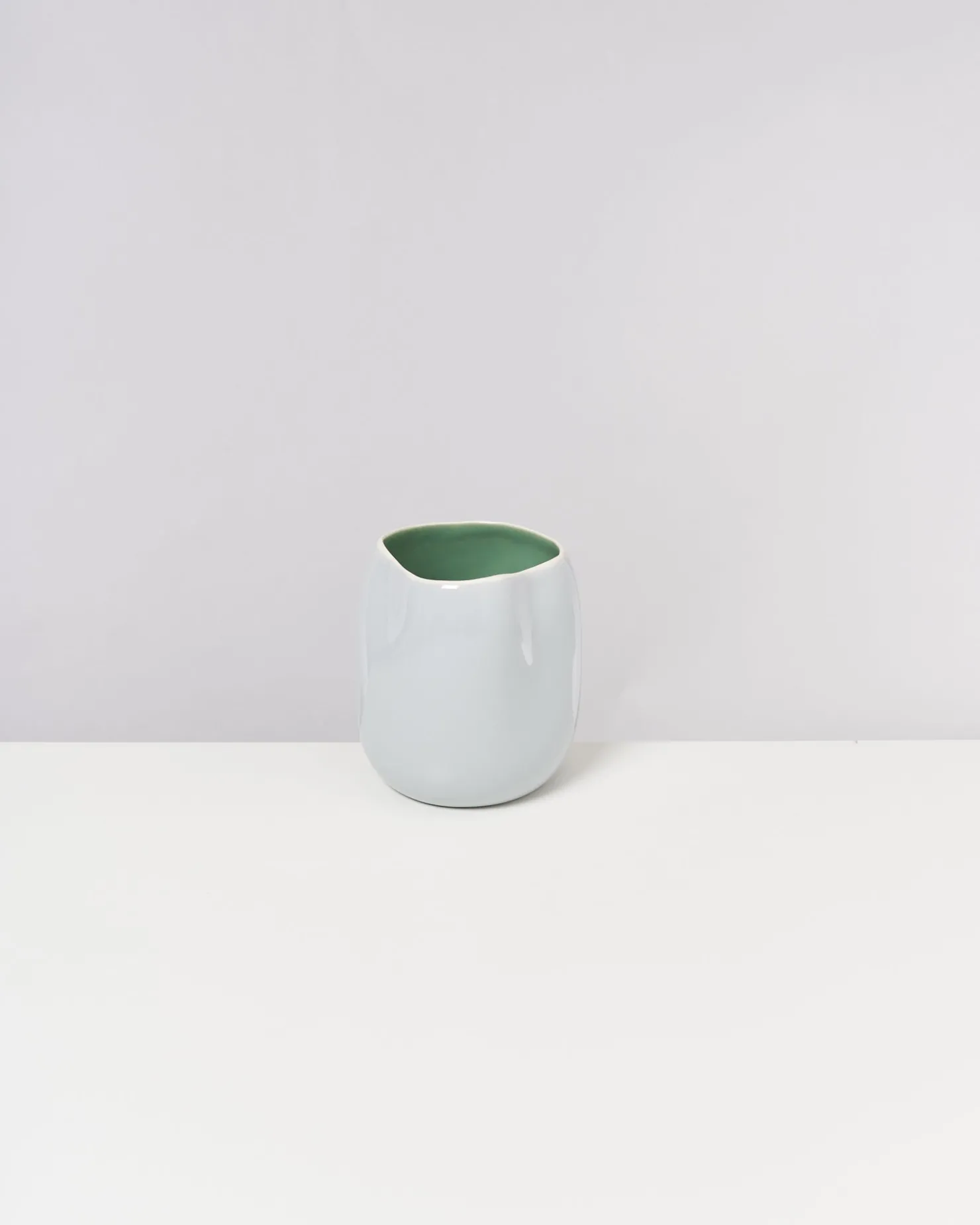 Motel a Miio Mittlere Vasen^João Vase M Lightblue Sage hellblau salbei