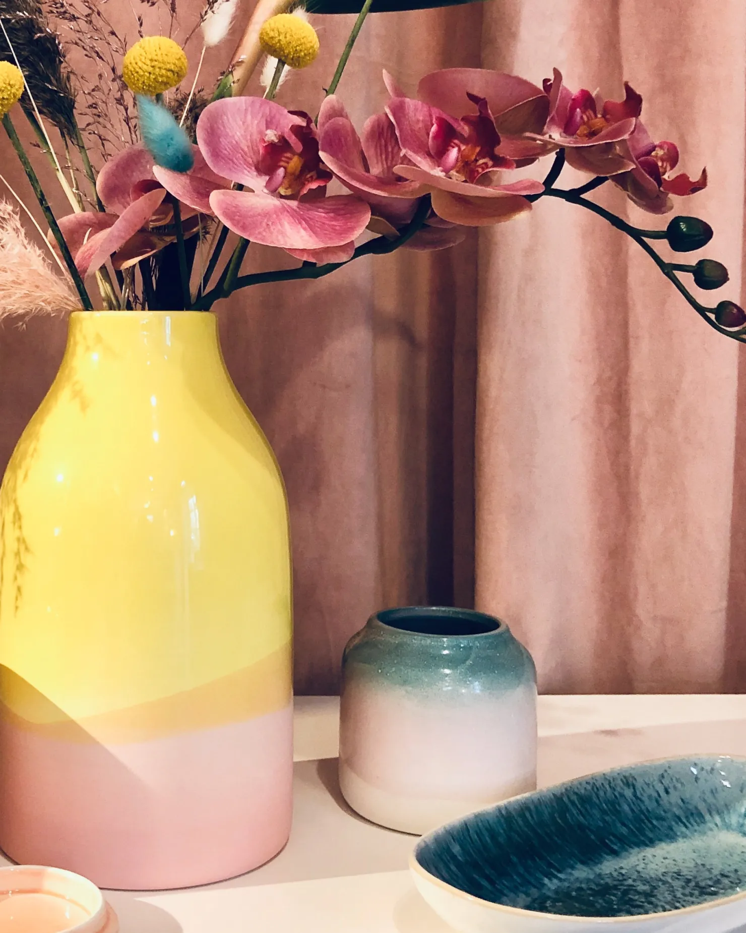 marisa_vase__yellow_rose_5.webp Motel a Miio Mittlere Vasen^Marisa Vase - yellow rose