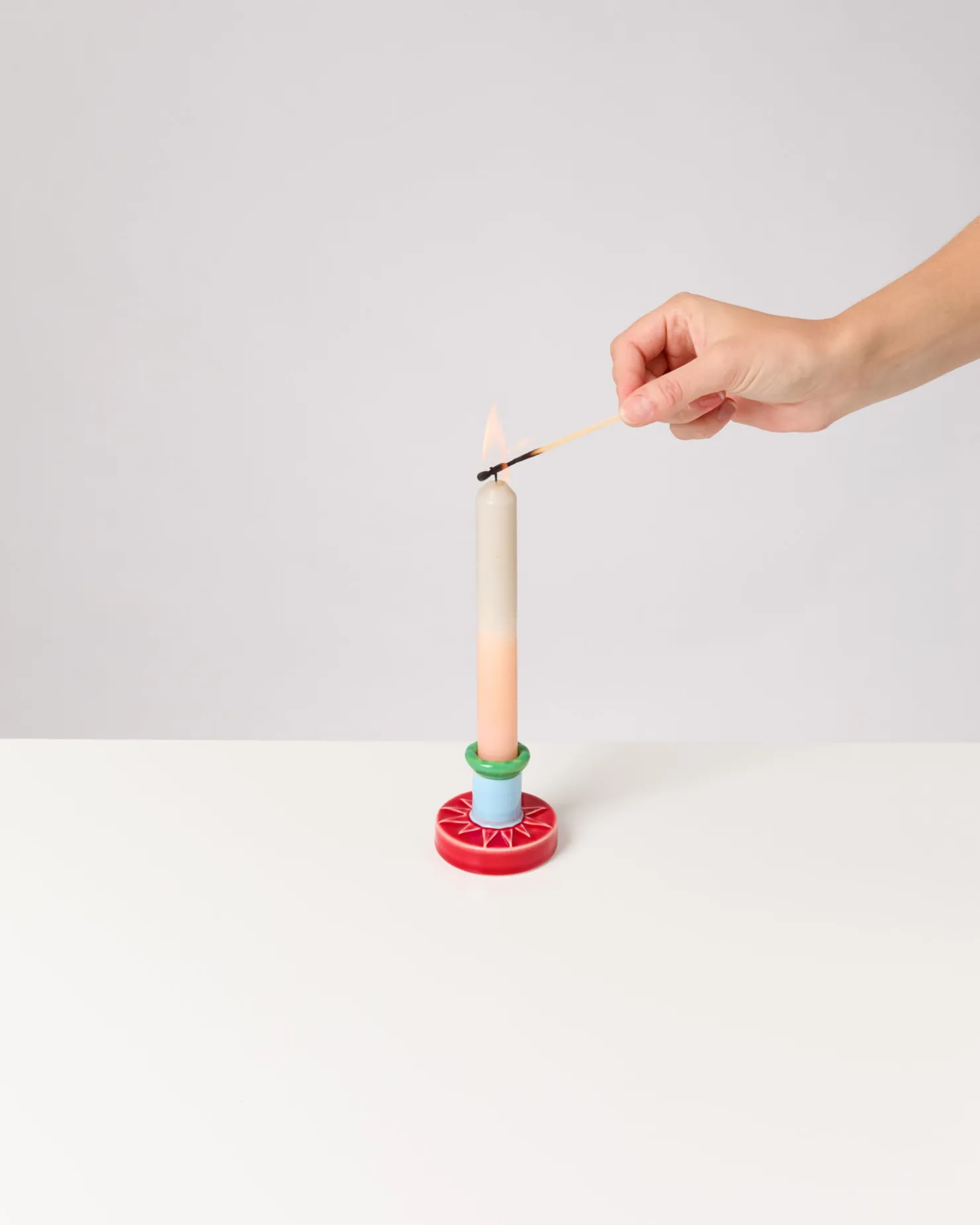 motel_a_miio_x_isismaria_brisa_candleholder_red_blue_3.webp Motel a Miio Kerzen Und Kerzenständer^ X Isis-Maria Brisa Candleholder Red Blue rot blau