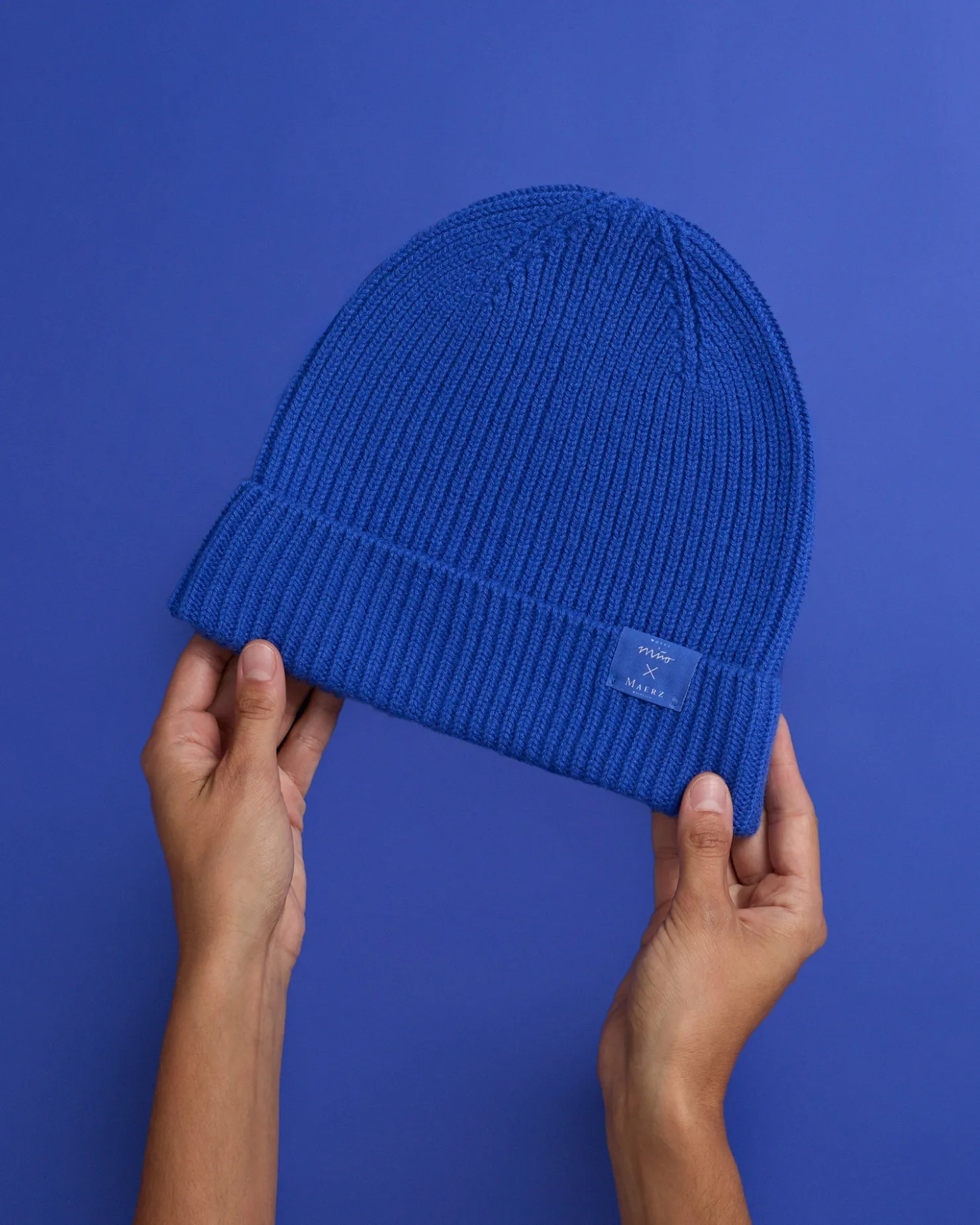 motel_a_miio_x_maerz_muenchen_beanie_blue_2.webp Motel a Miio Mützen^ X MAERZ Muenchen Beanie Blue