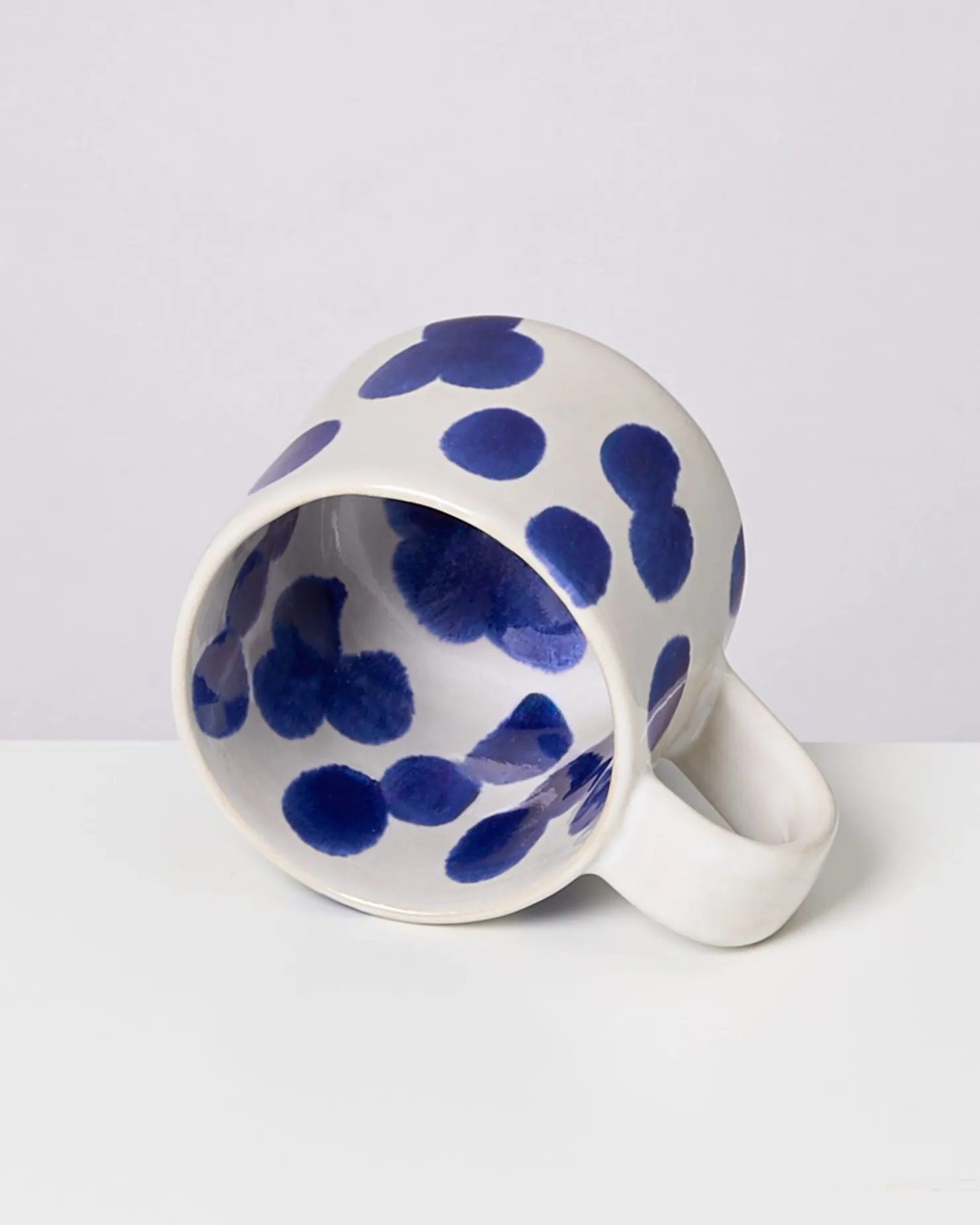 ndoa__mug_blue_dots_2.webp Motel a Miio Große Tassen^Nódoa - Mug blue dots
