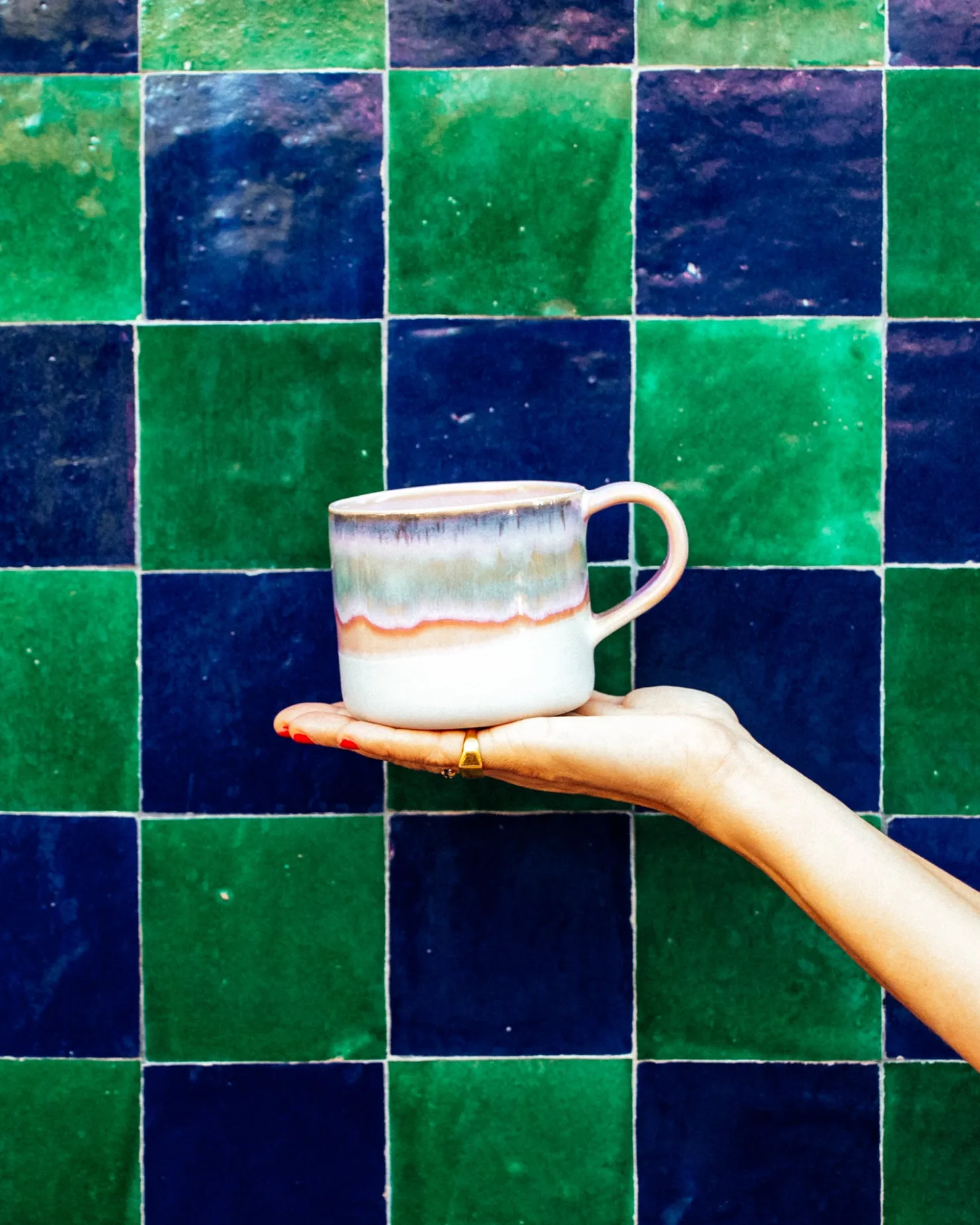 ndoa__mug_pink_blue_dipped_5.webp Motel a Miio Große Tassen^Nódoa - Mug Dipped pink blue