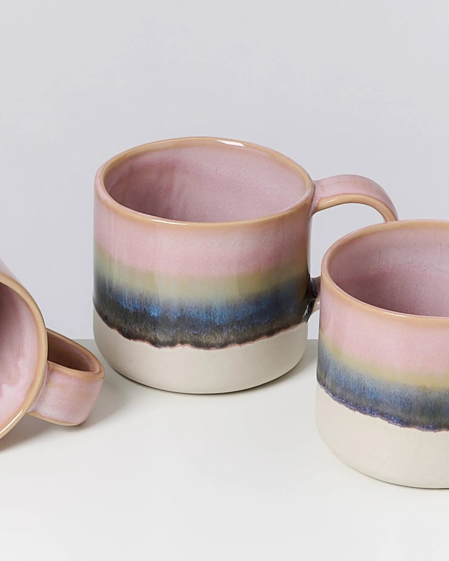 ndoa__mug_pink_green_dipped_8.webp Motel a Miio Große Tassen^Nódoa - Mug Dipped pink green