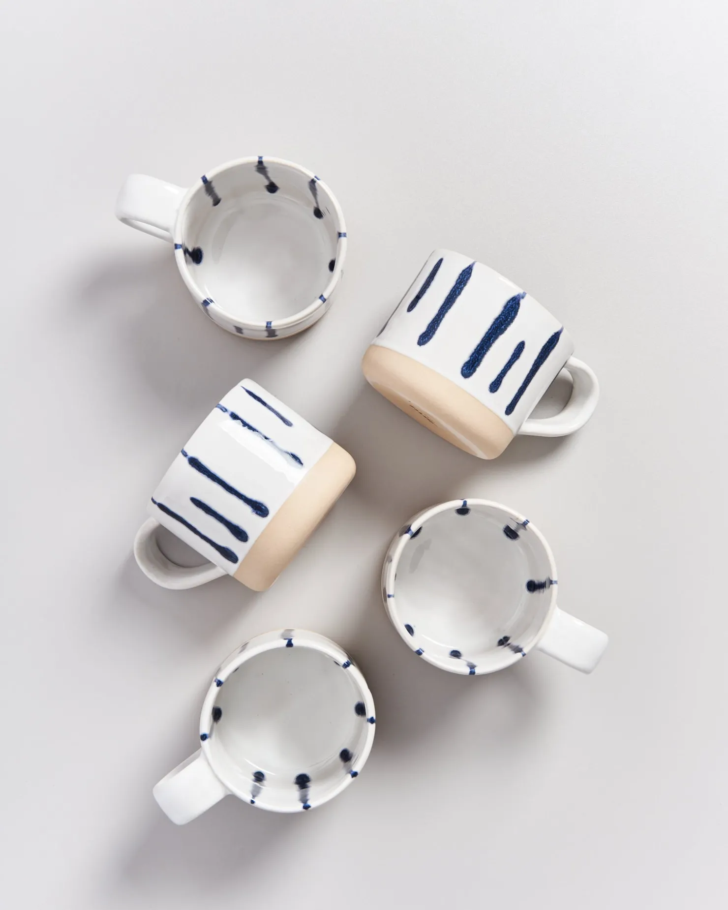 ndoa__mug_white_blue_7.webp Motel a Miio Große Tassen^Nódoa - Mug white blue