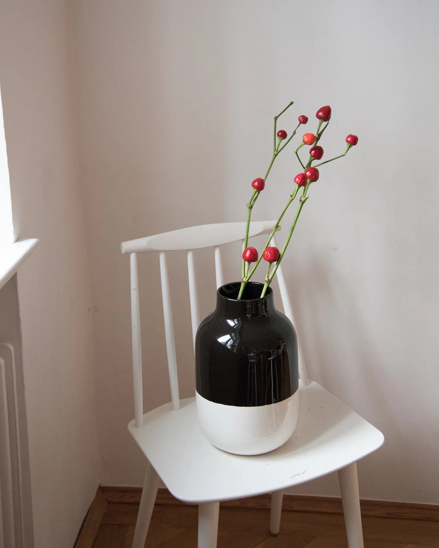 nuno_vase_l__black_white_4.webp Motel a Miio Große Vasen^Nuno Vase L - Black White black-and-white