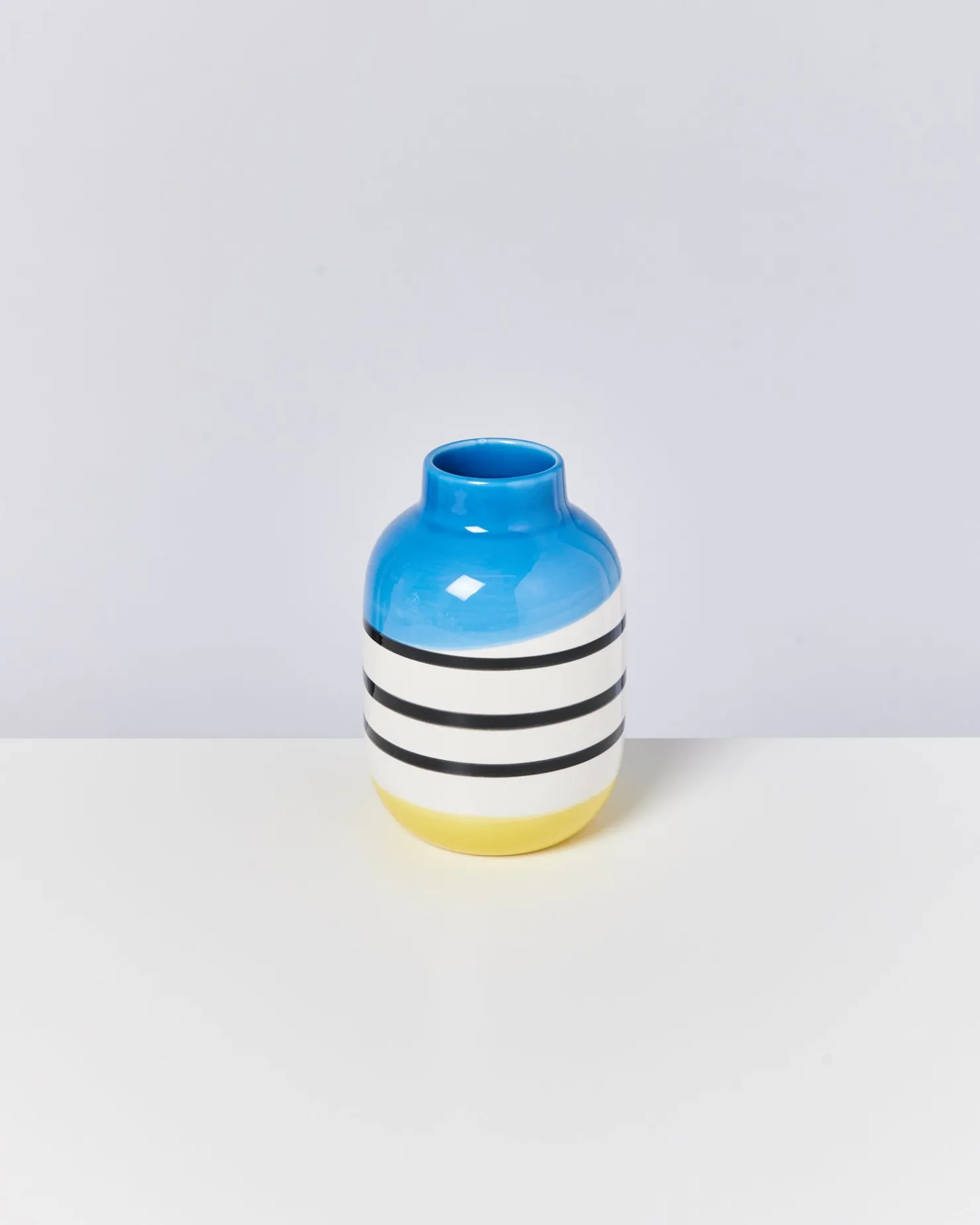 Motel a Miio Mittlere Vasen^Nuno Vase M - Black & White Striped schwarz-weiß gestreift mit blau