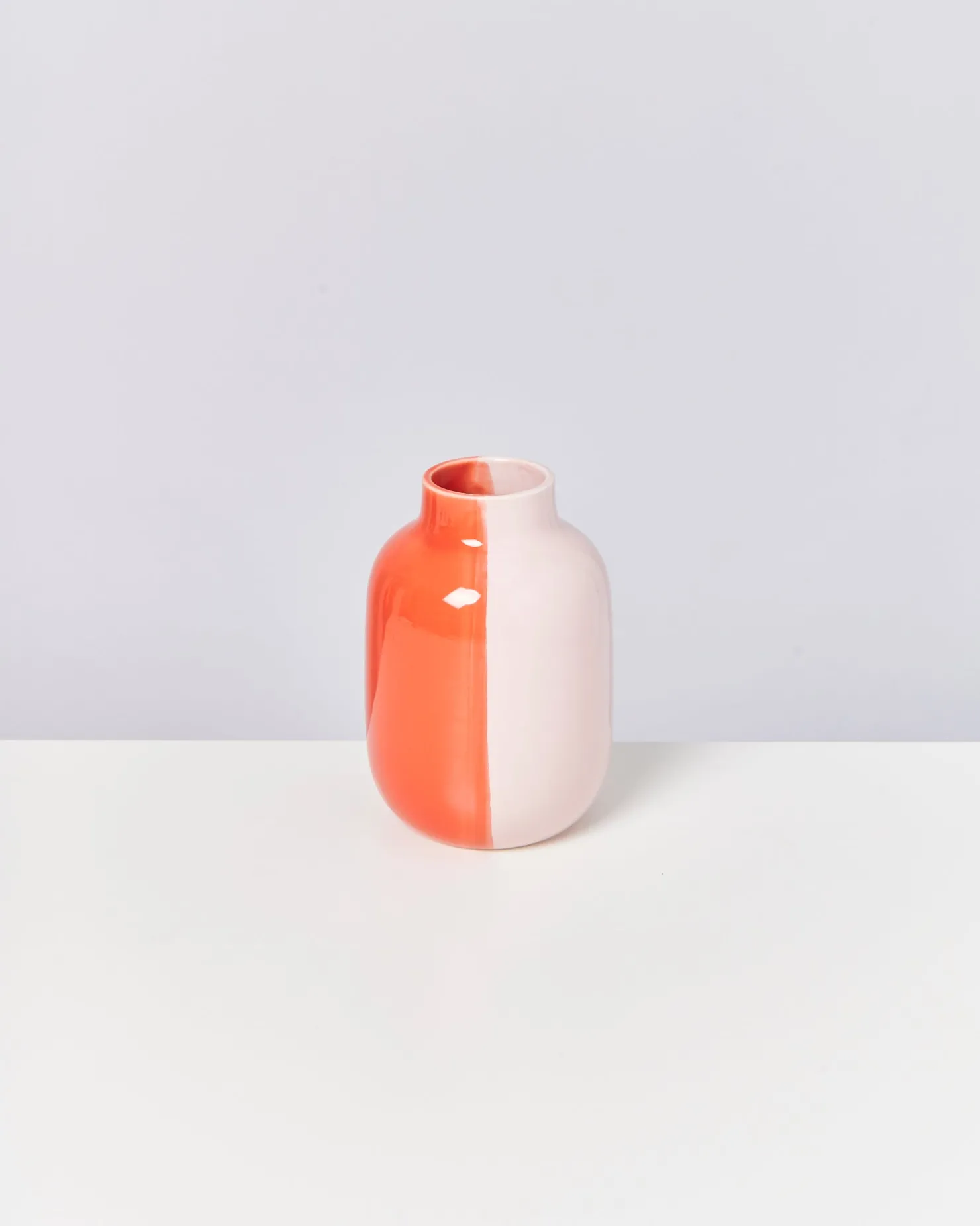 nuno_vase_m__rose_coral_3.webp Motel a Miio Mittlere Vasen^Nuno Vase M - Rose Coral half coral rosé