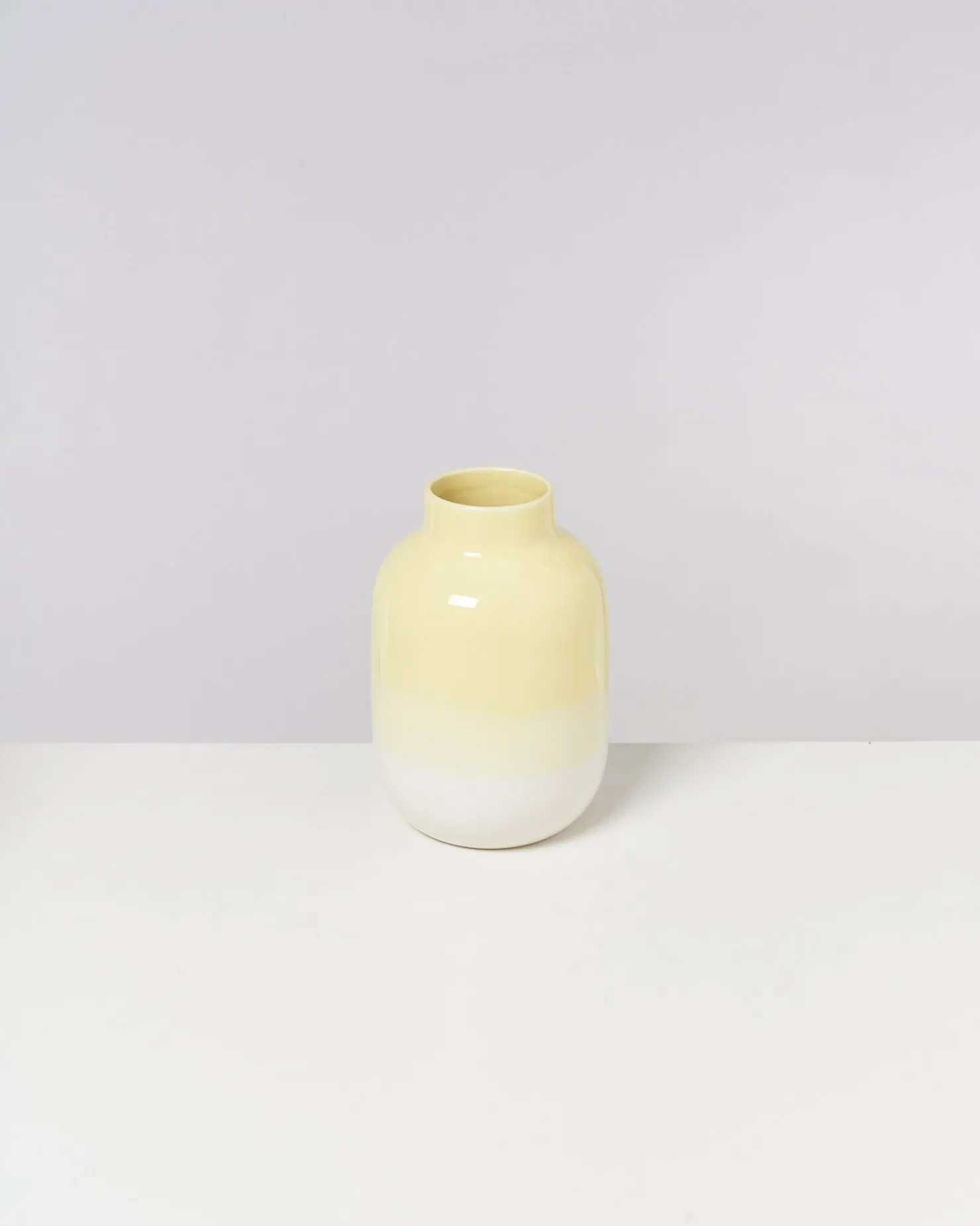 nuno_vase_m__yellow_2.webp Motel a Miio Mittlere Vasen^Nuno Vase M - yellow