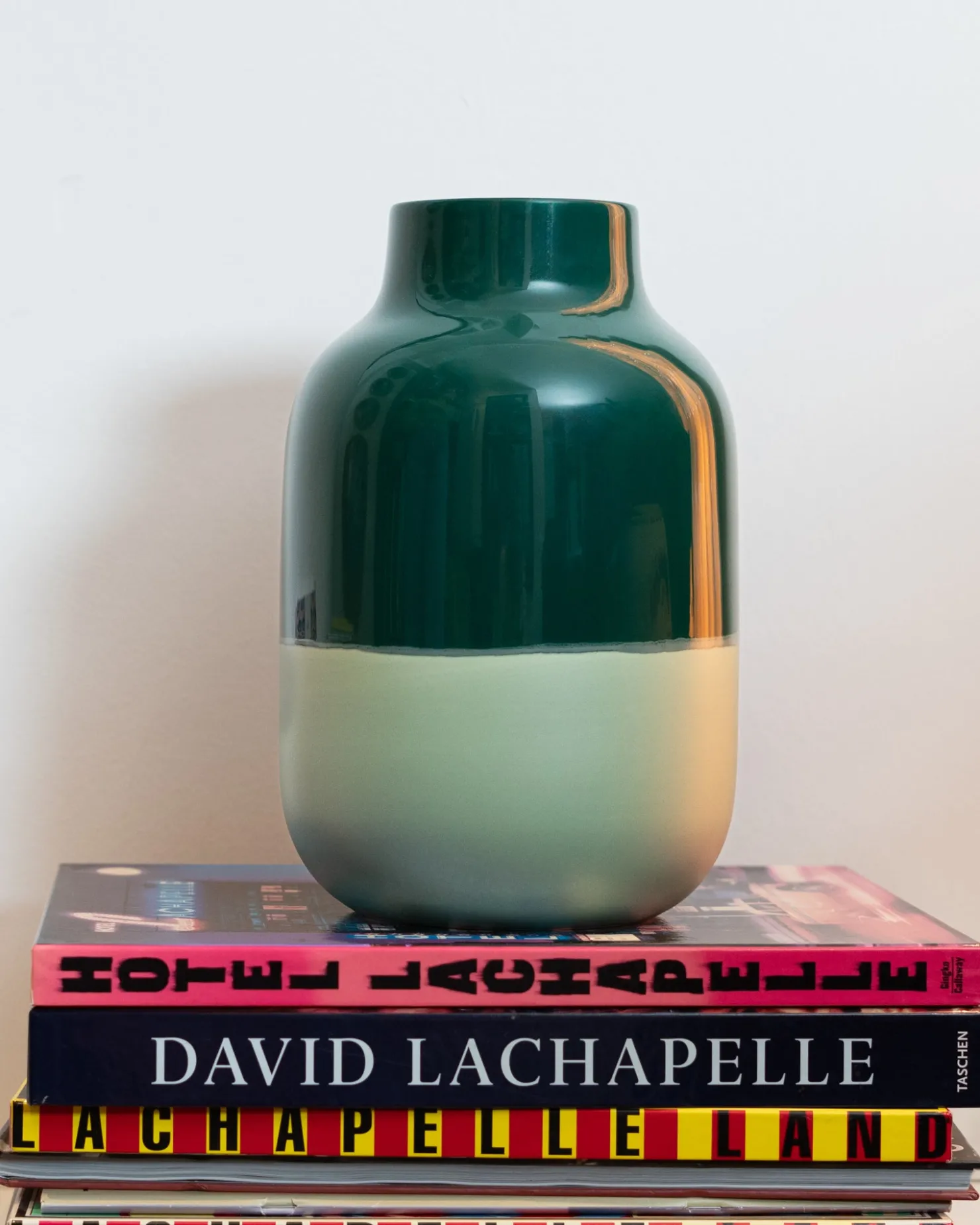 nuno_vase_m_darkgreen_sage_7.webp Motel a Miio Mittlere Vasen^Nuno Vase M darkgreen sage