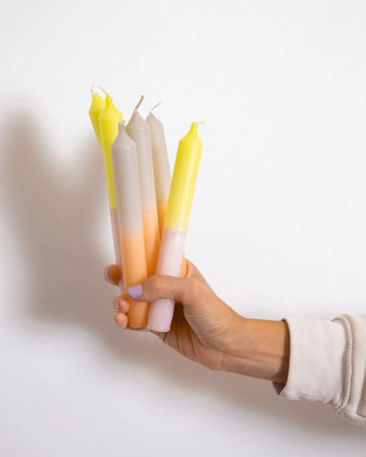 seia__set_of__stick_candles_dip_dye_peach_sand_5.webp Motel a Miio Kerzen Und Kerzenständer^Seia - Set Of 2 Stick Candles Dip Dye peach sand